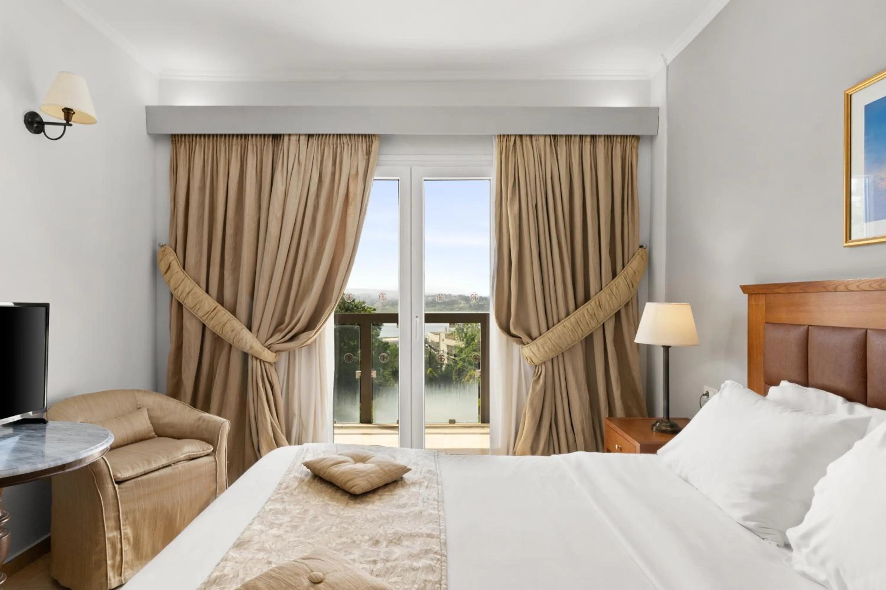 Bed in Ariti Grand Hotel