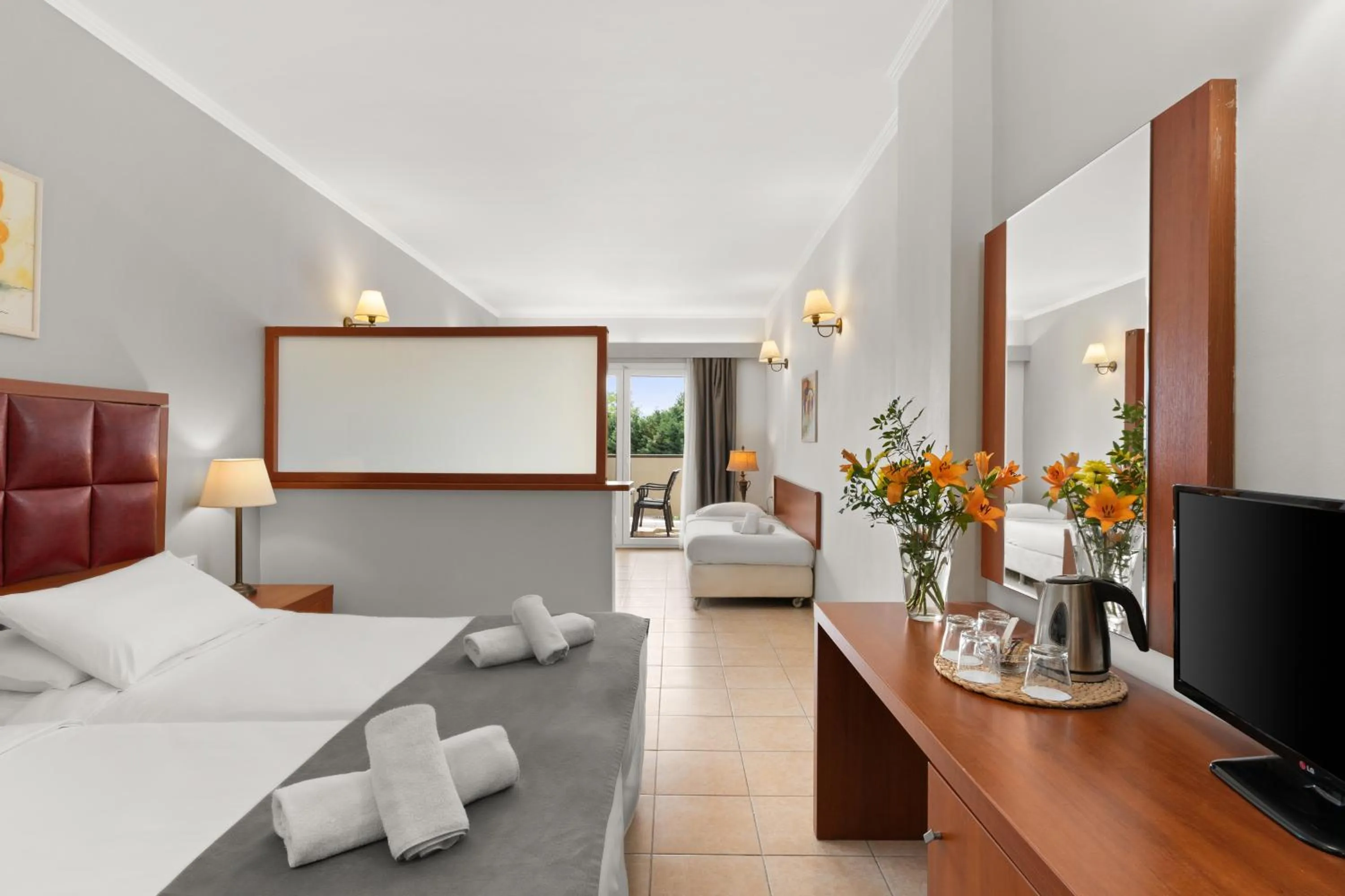 Photo of the whole room, Bed in Ariti Grand Hotel