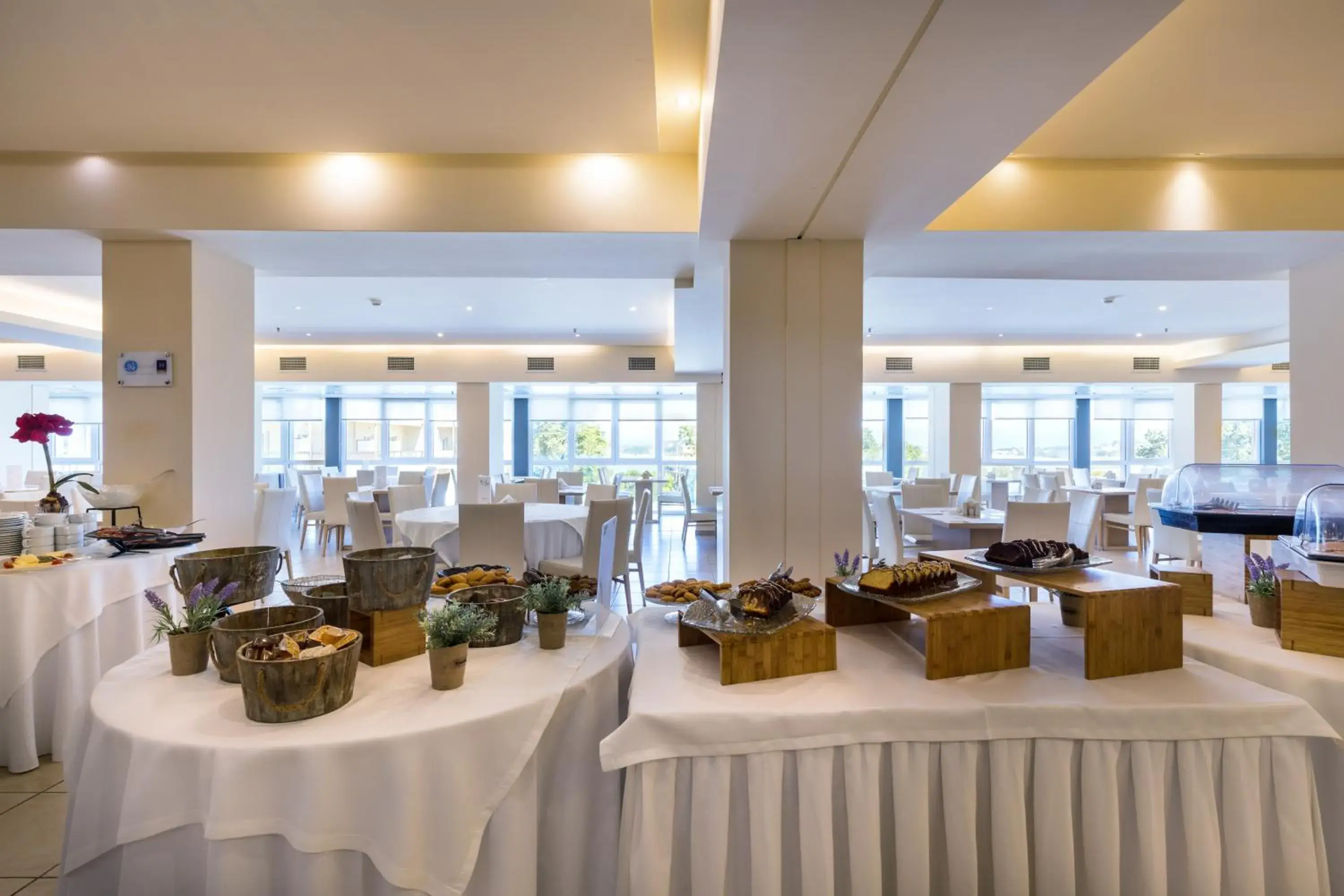 Restaurant/places to eat in Ariti Grand Hotel Restaurant/places to eat in Ariti Grand Hotel