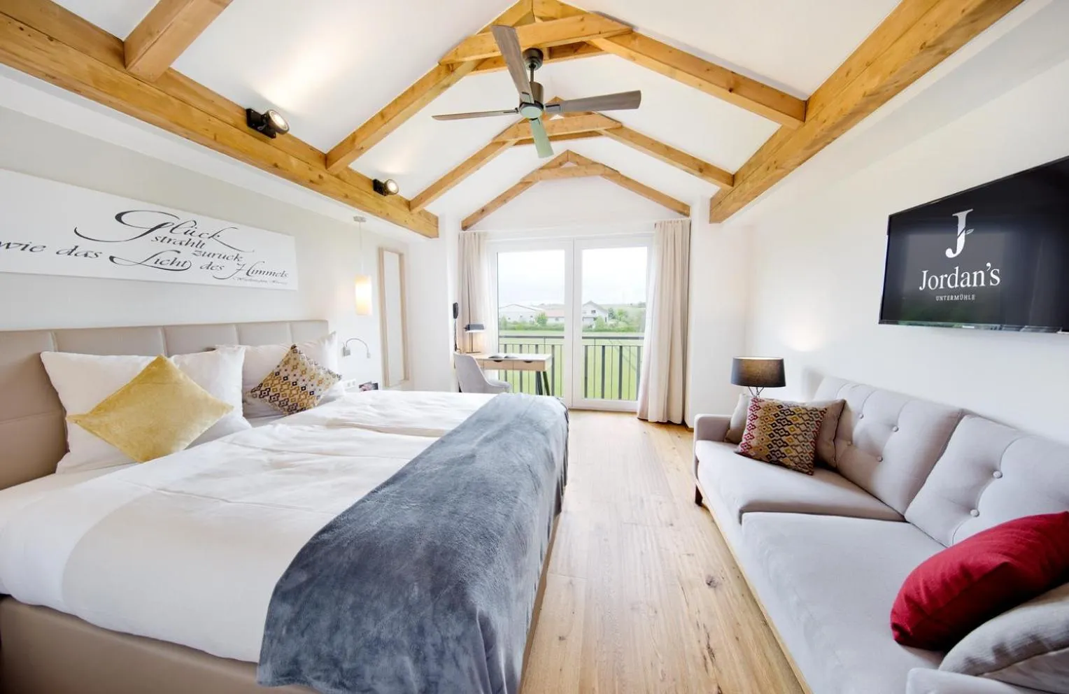 Photo of the whole room, Bed in Jordan's Untermühle