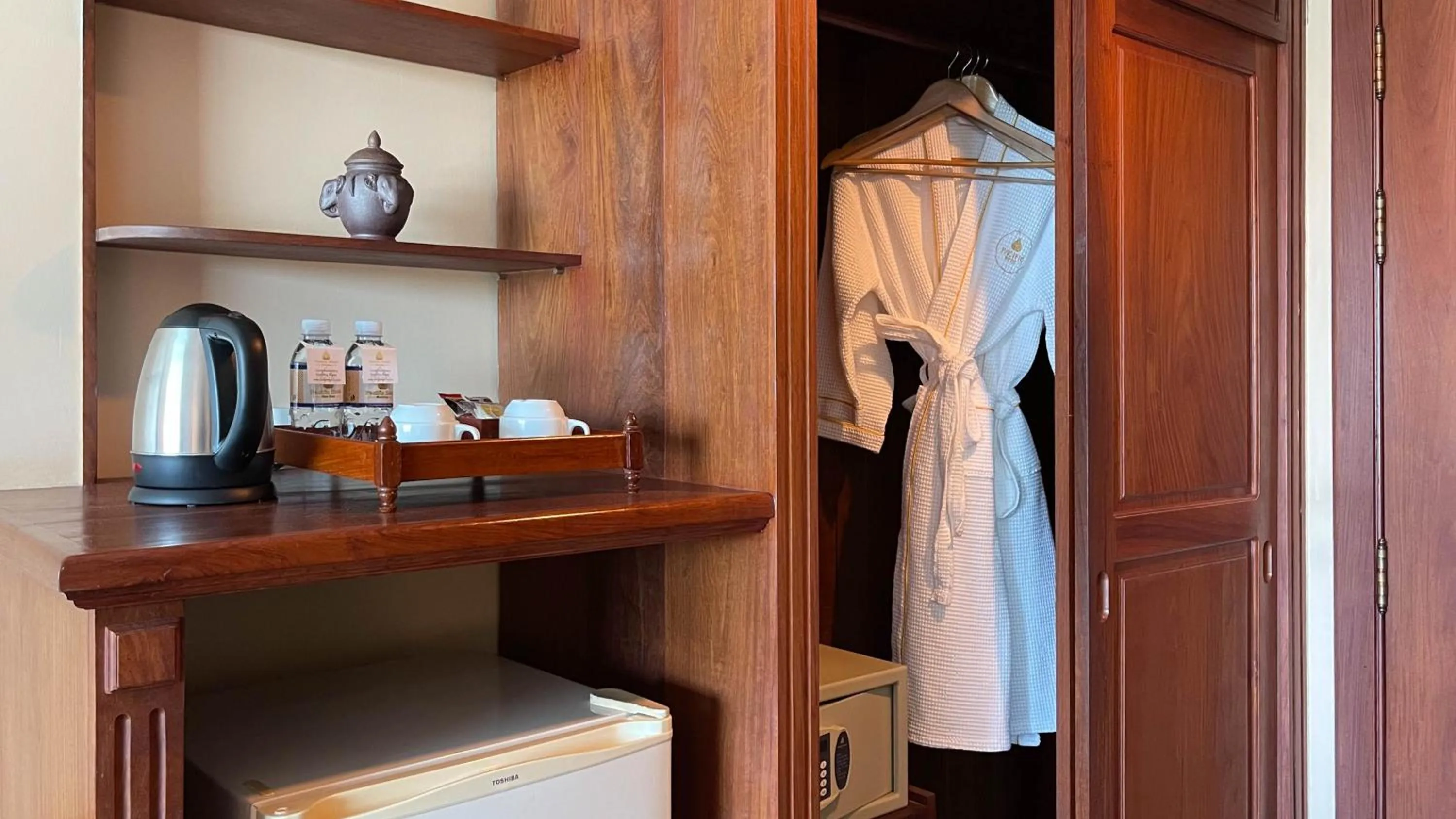 wardrobe in Pacific Hotel & Spa