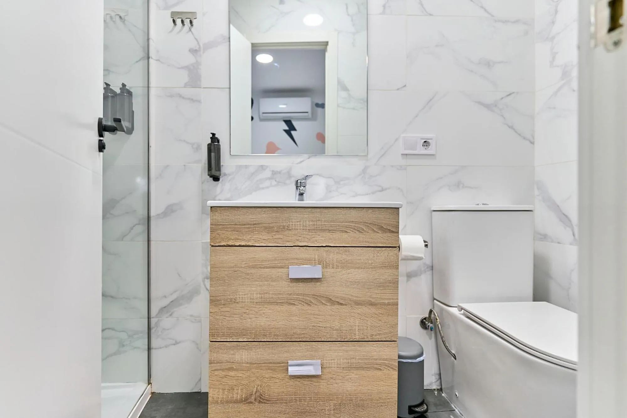 Shower in Hostal Carmen by gaiarooms