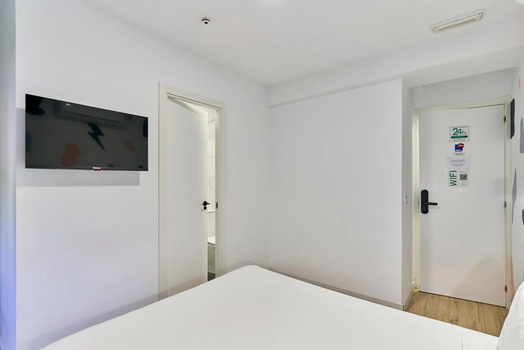 Bed in Hostal Carmen by gaiarooms