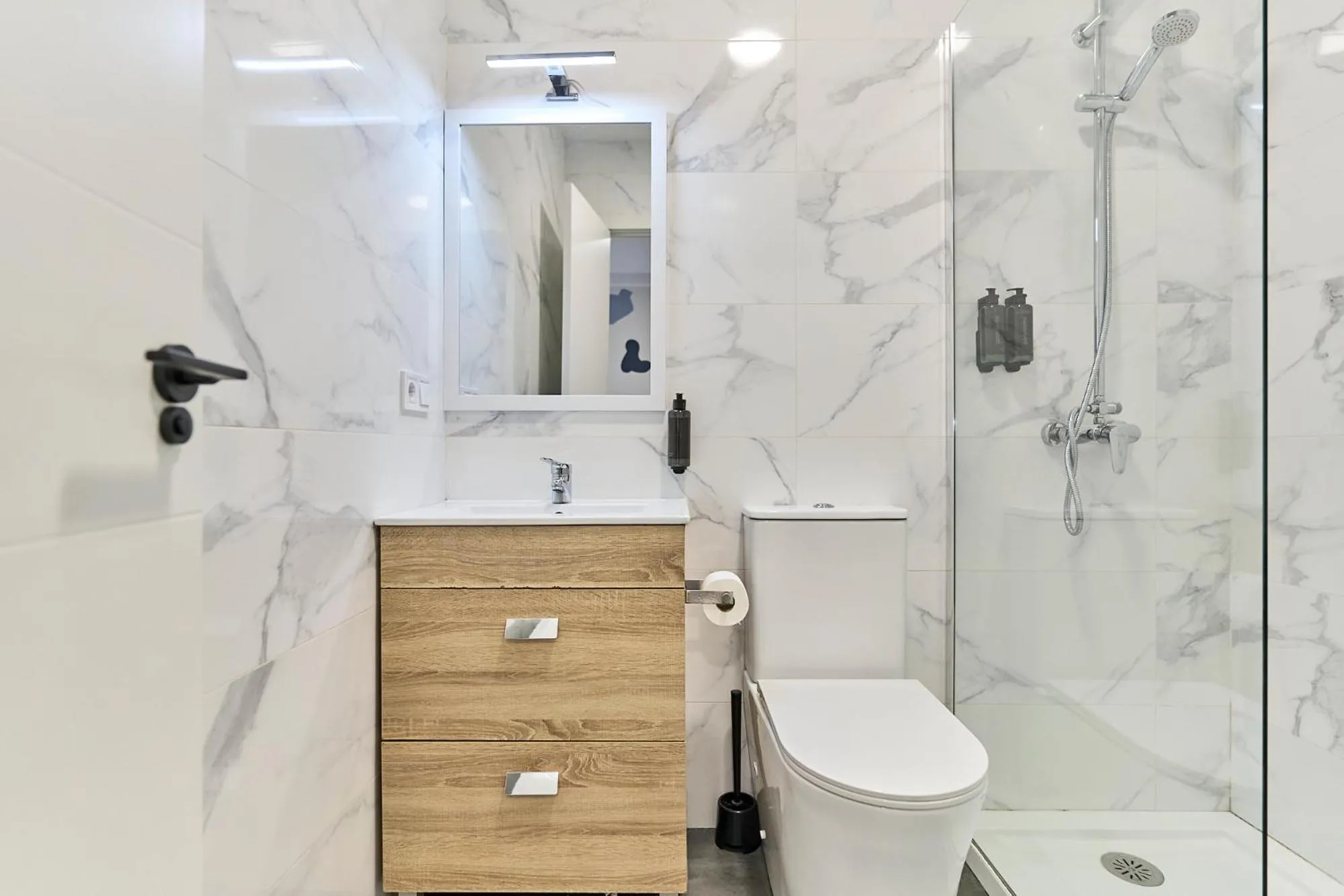 Shower in Hostal Carmen by gaiarooms