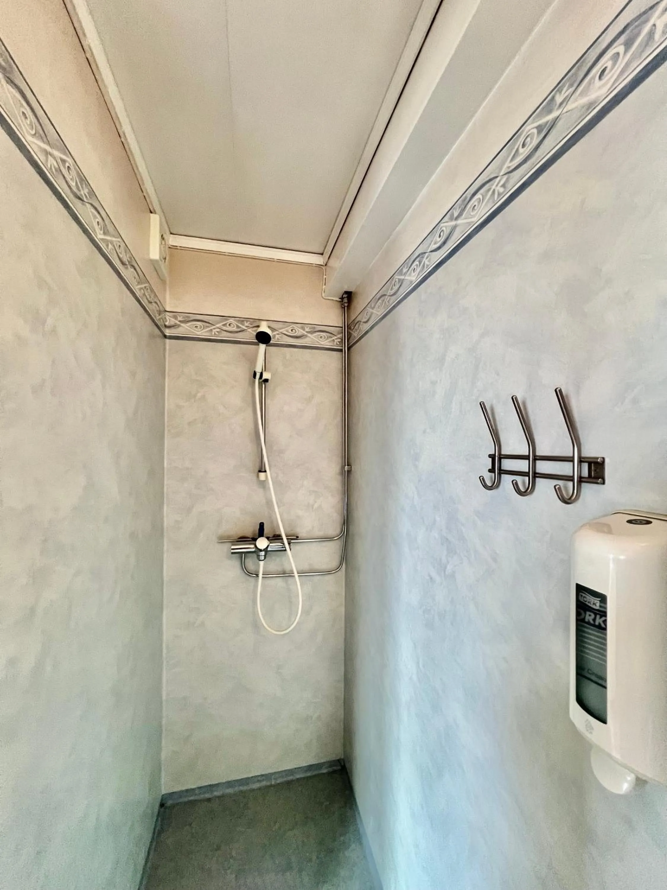 Shower in Sandmoen Bed & Breakfast, Free Parking