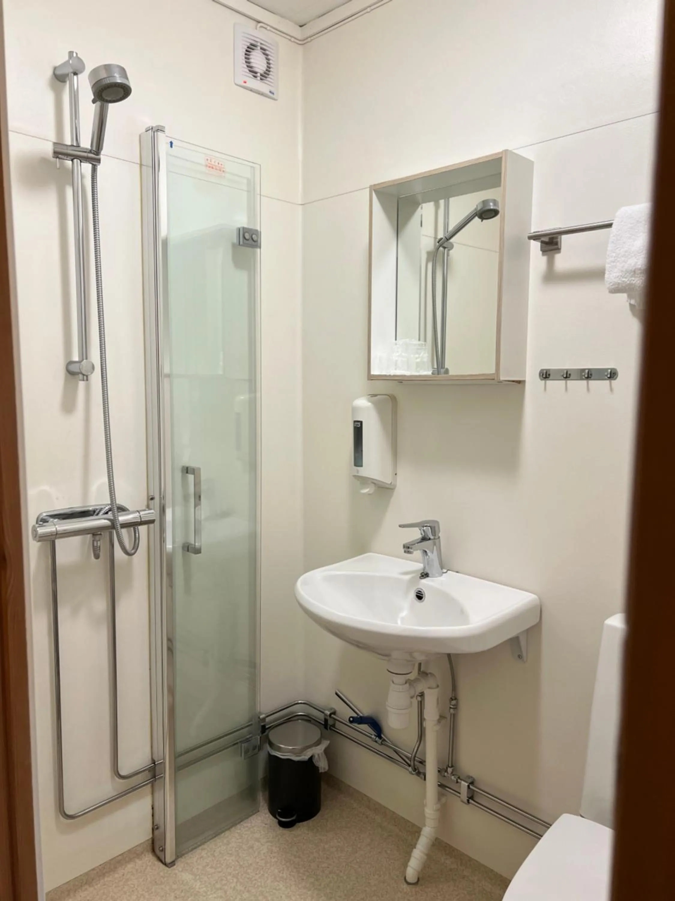 Shower in Sandmoen Bed & Breakfast, Free Parking