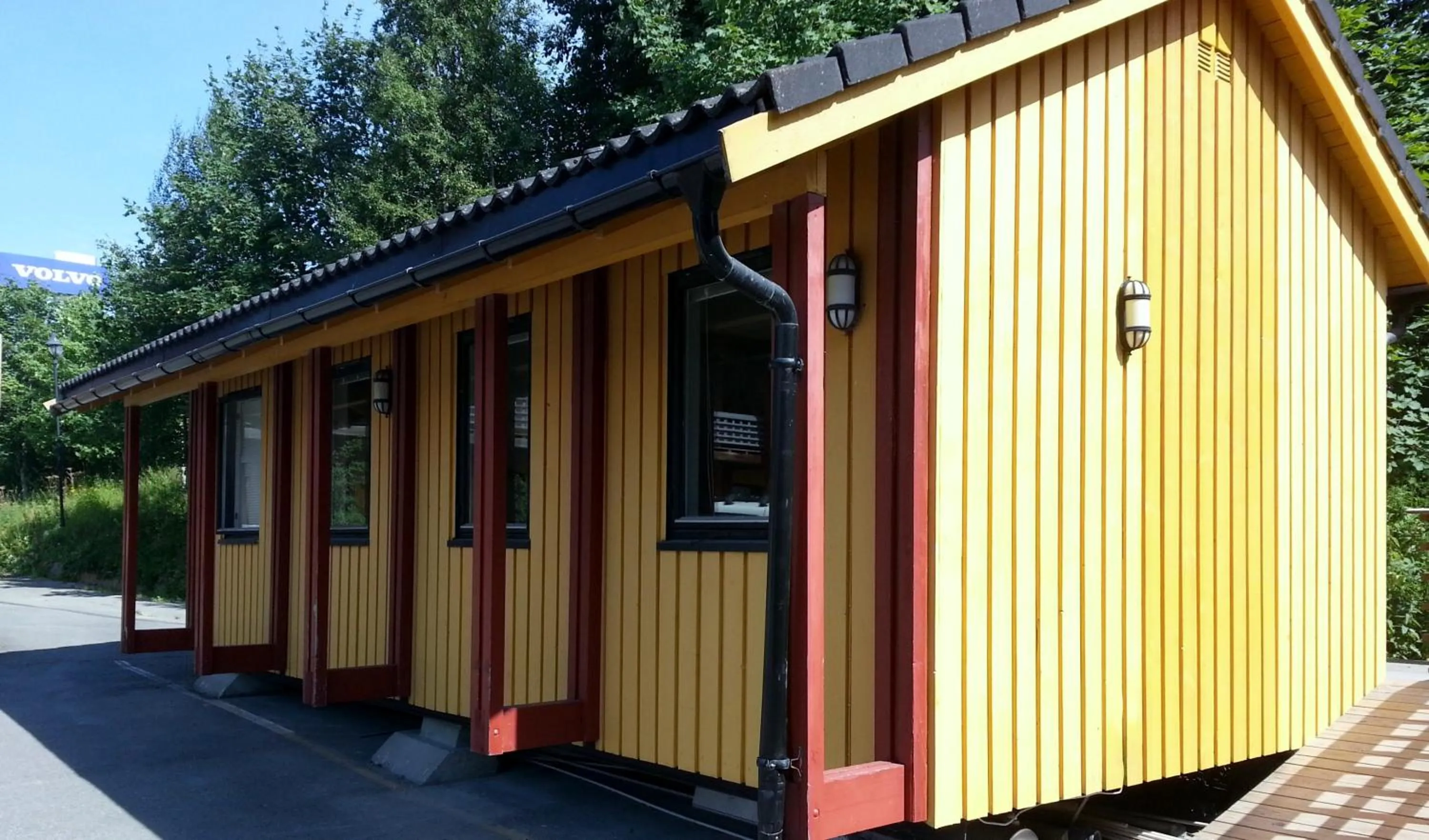 Property building in Sandmoen Bed & Breakfast, Free Parking