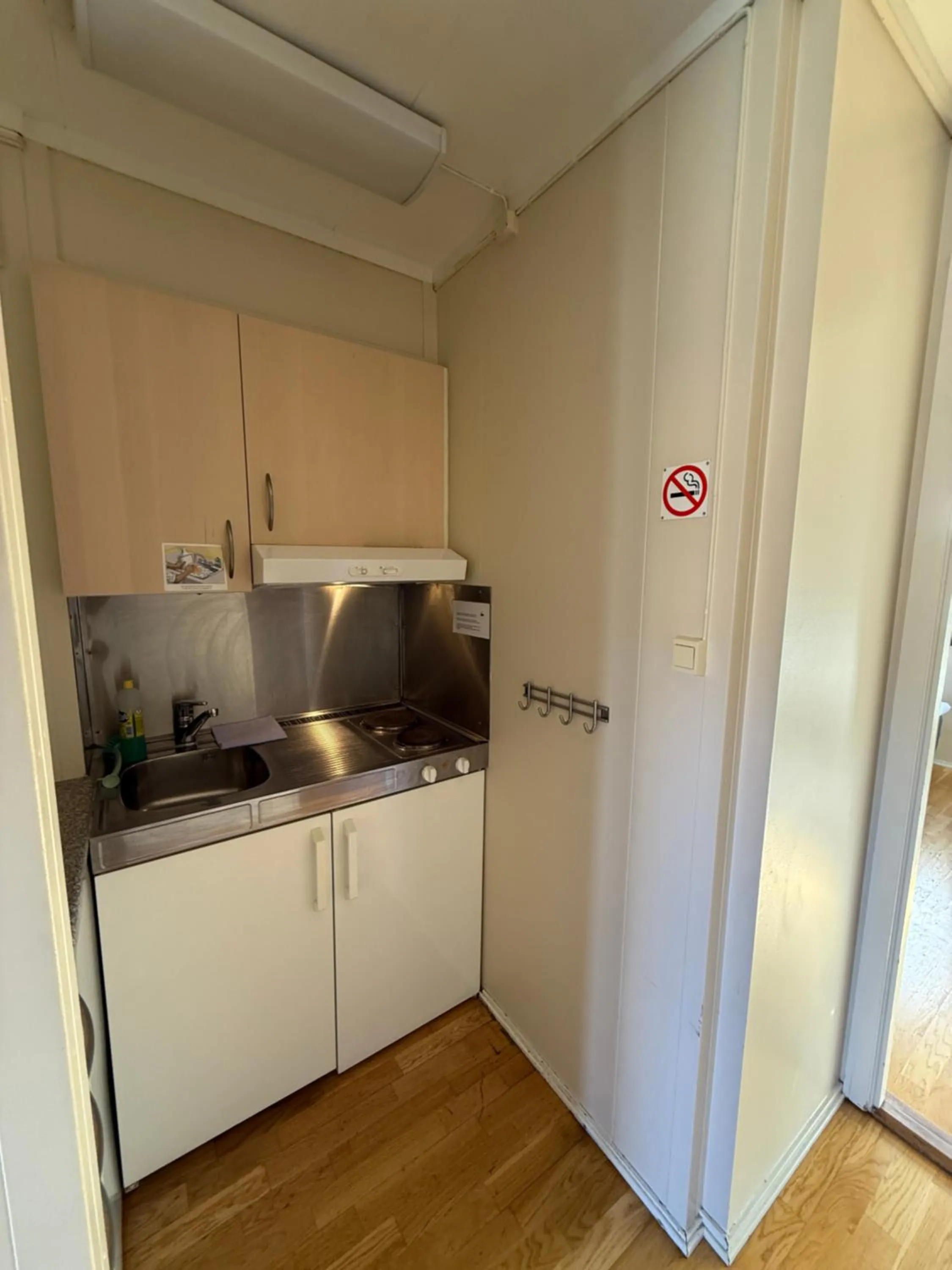 stove in Sandmoen Bed & Breakfast, Free Parking