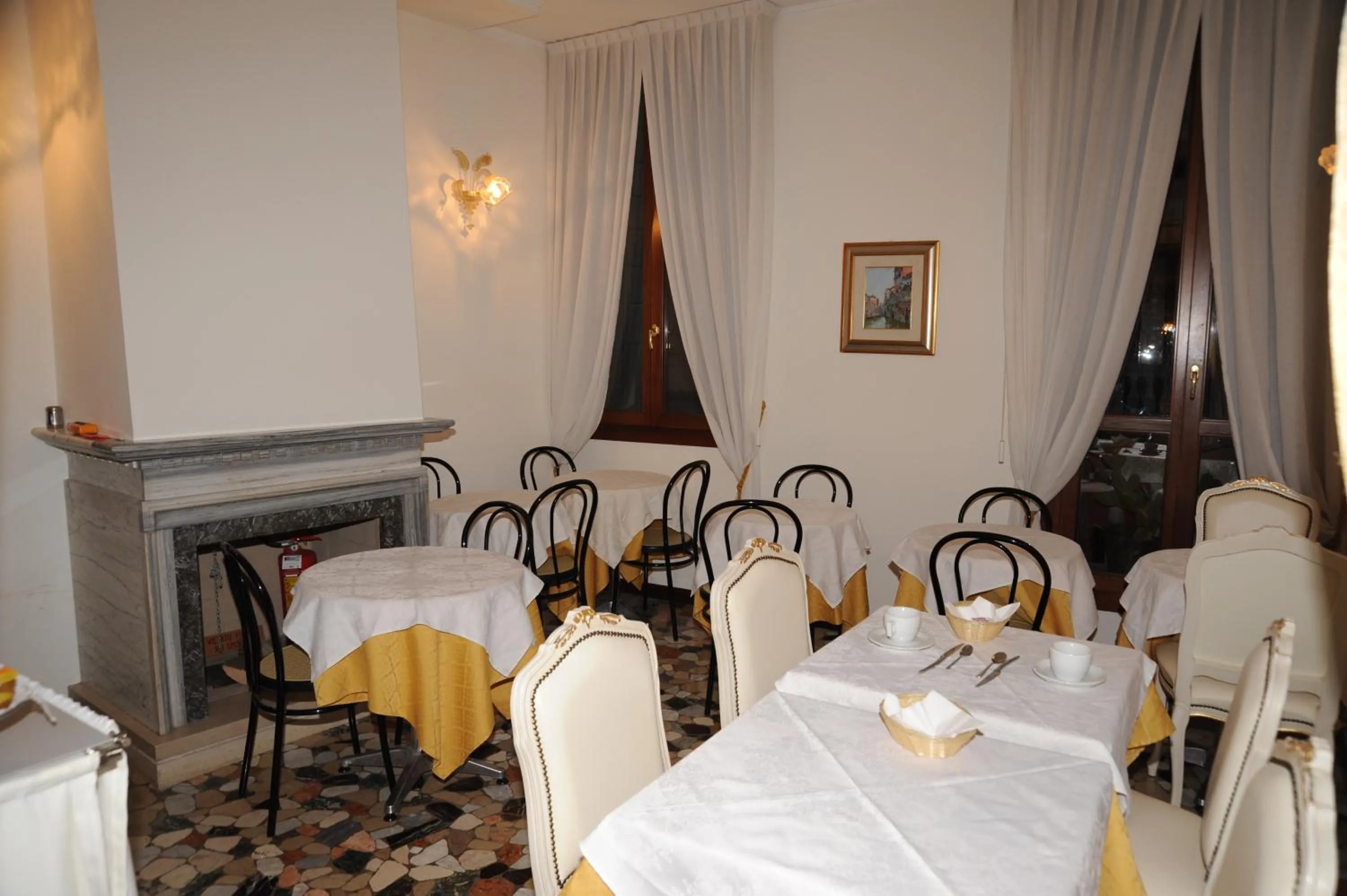 Restaurant/places to eat in Alloggi Santa Sofia