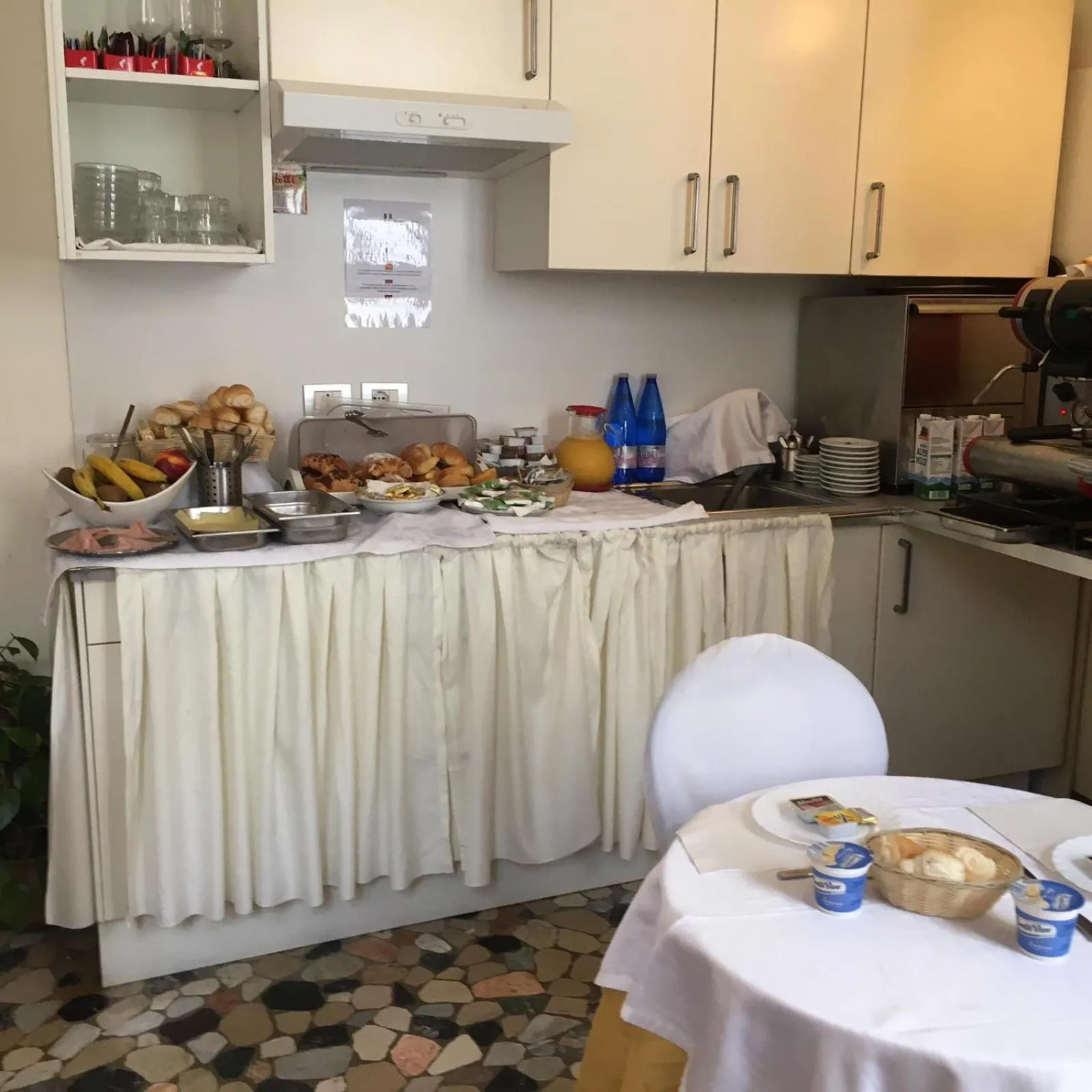 Coffee/tea facilities in Alloggi Santa Sofia