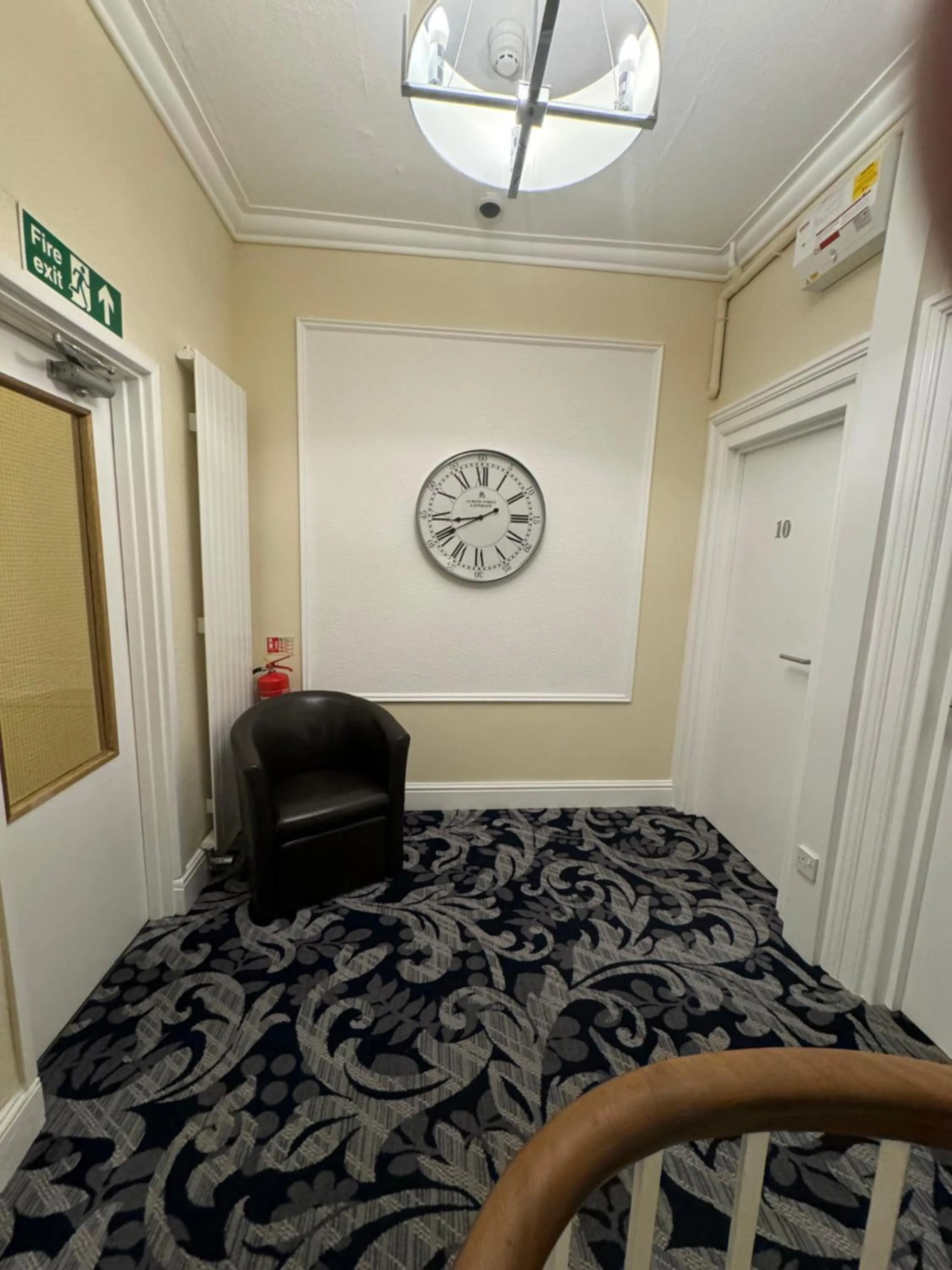 Property building, Bed in Winchmore Hotel
