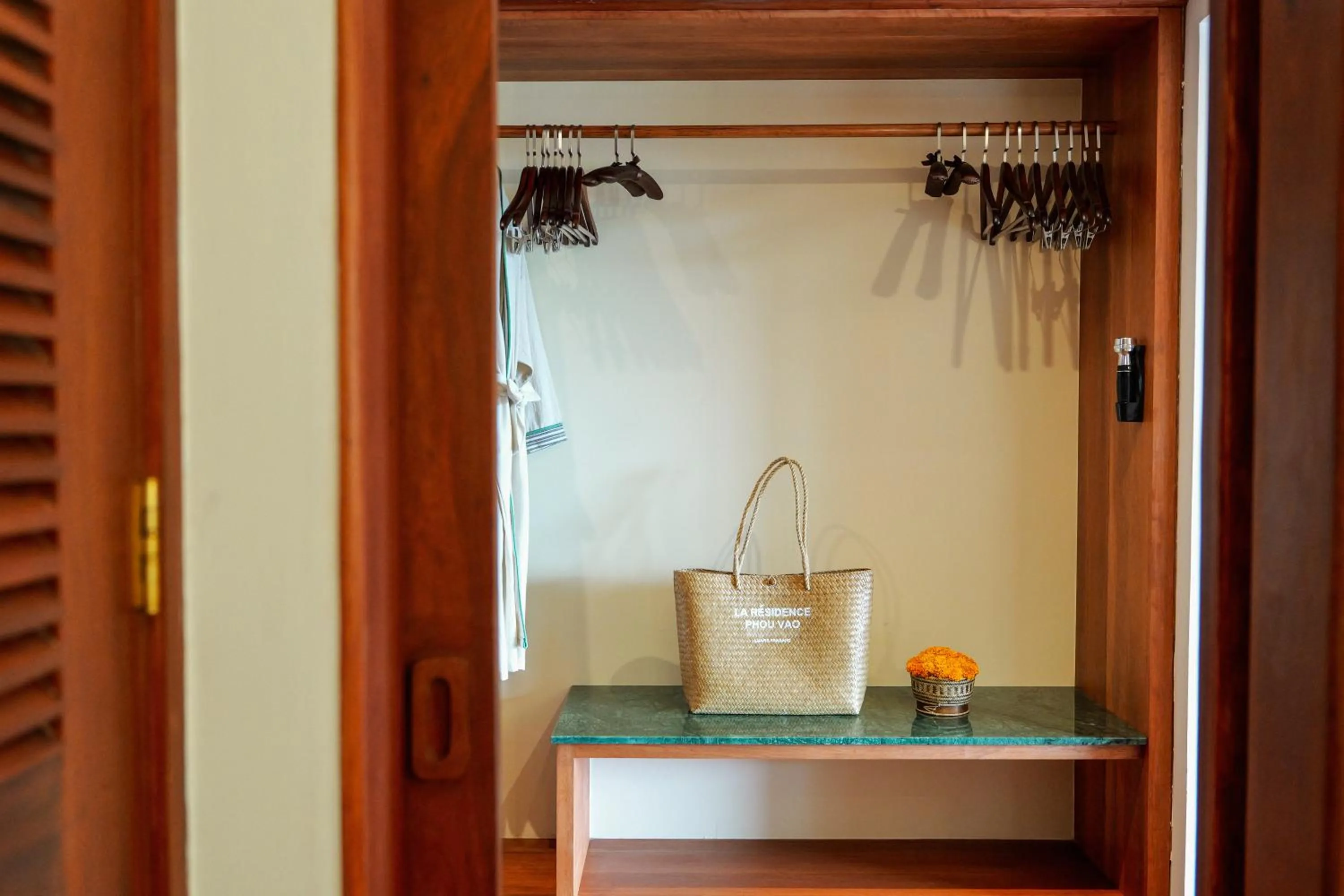 wardrobe in La Résidence Phou Vao