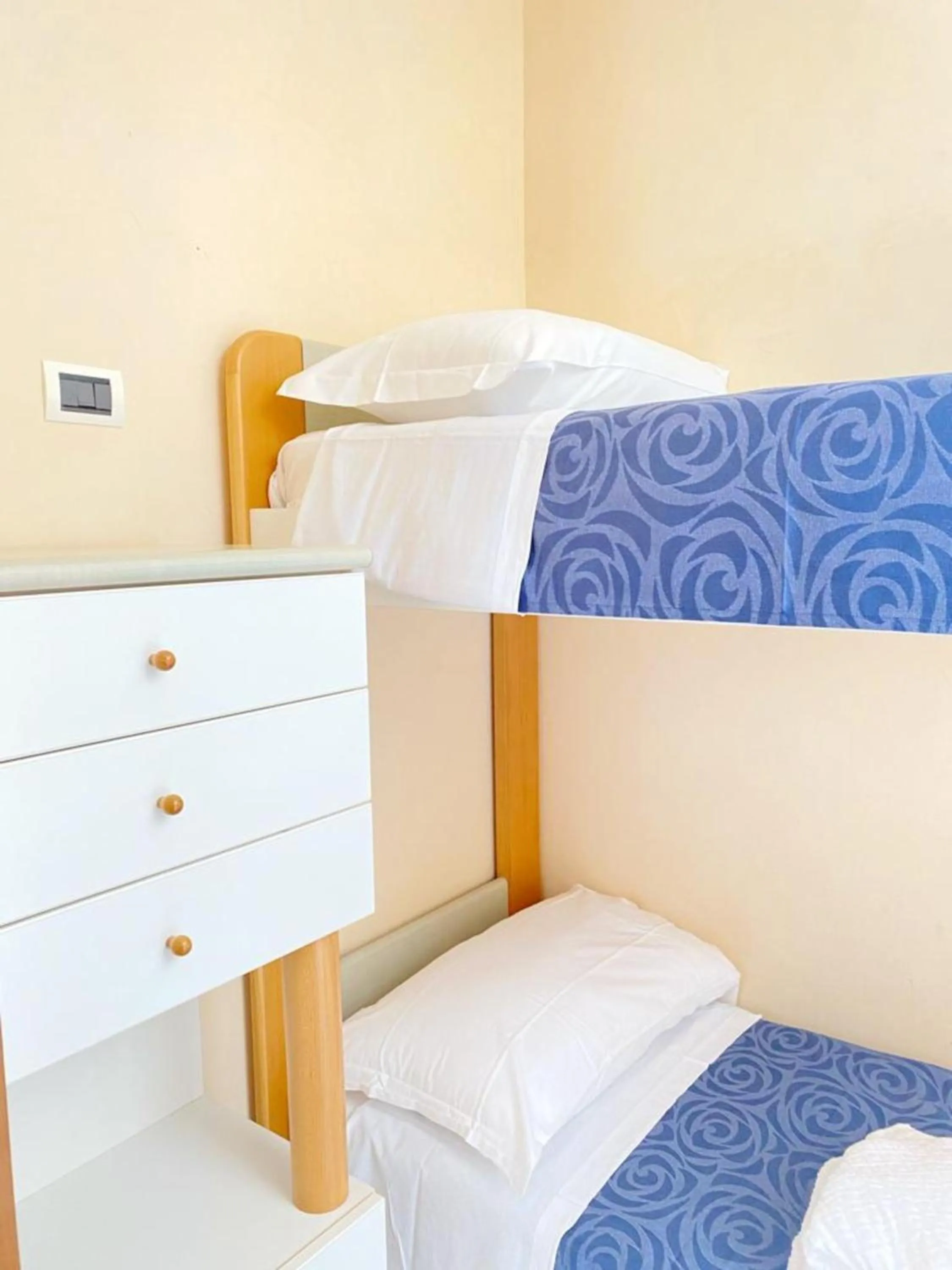 bunk bed, Bed in Tramonti Residence