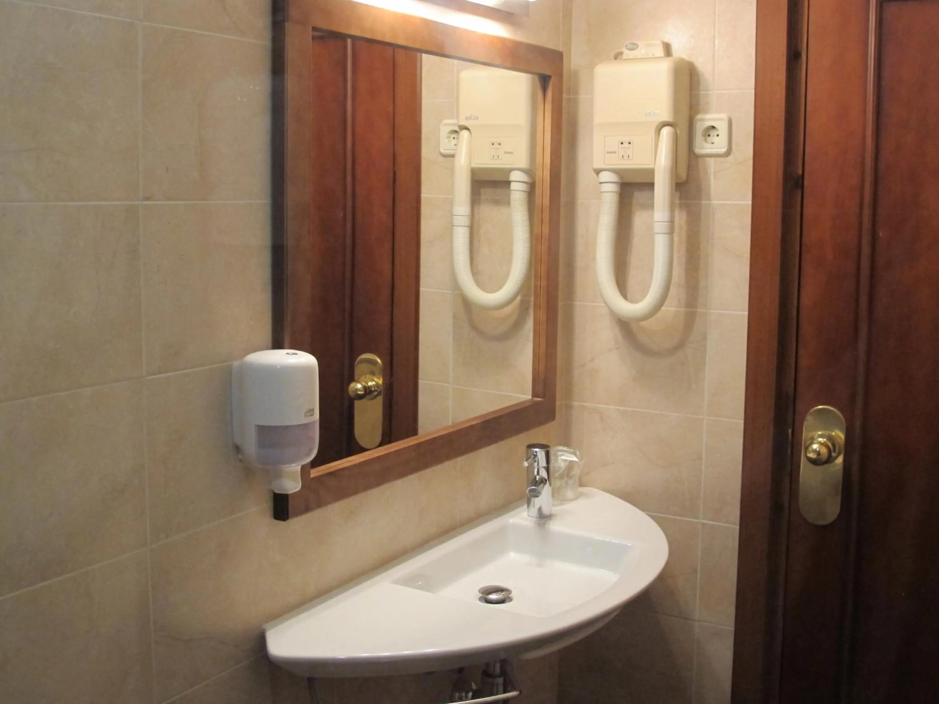 Bathroom in Hotel Alda A Boira