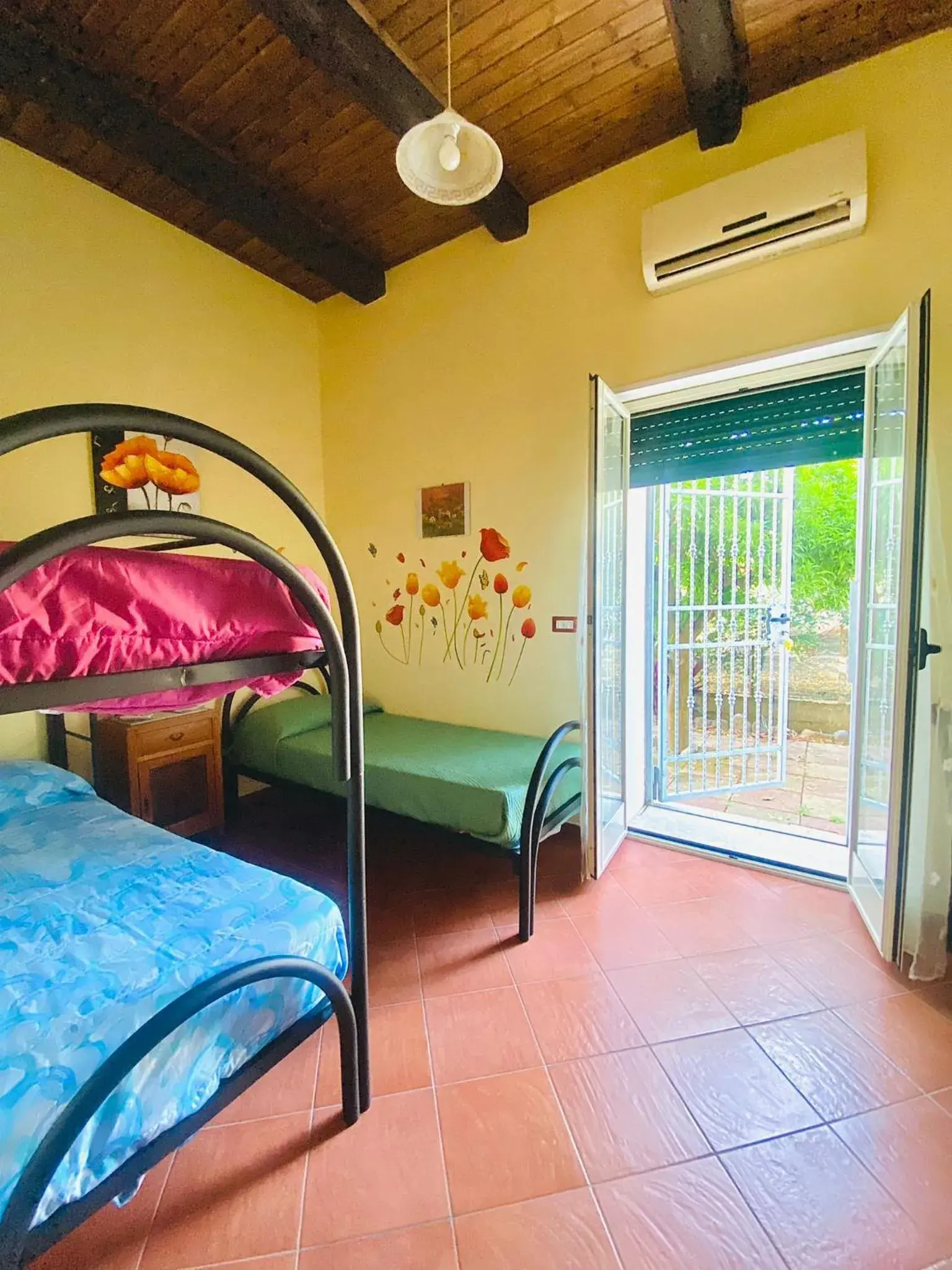 Triple Room with Garden View in La Bouganville B&B Triple Room with Garden View in La Bouganville B&B