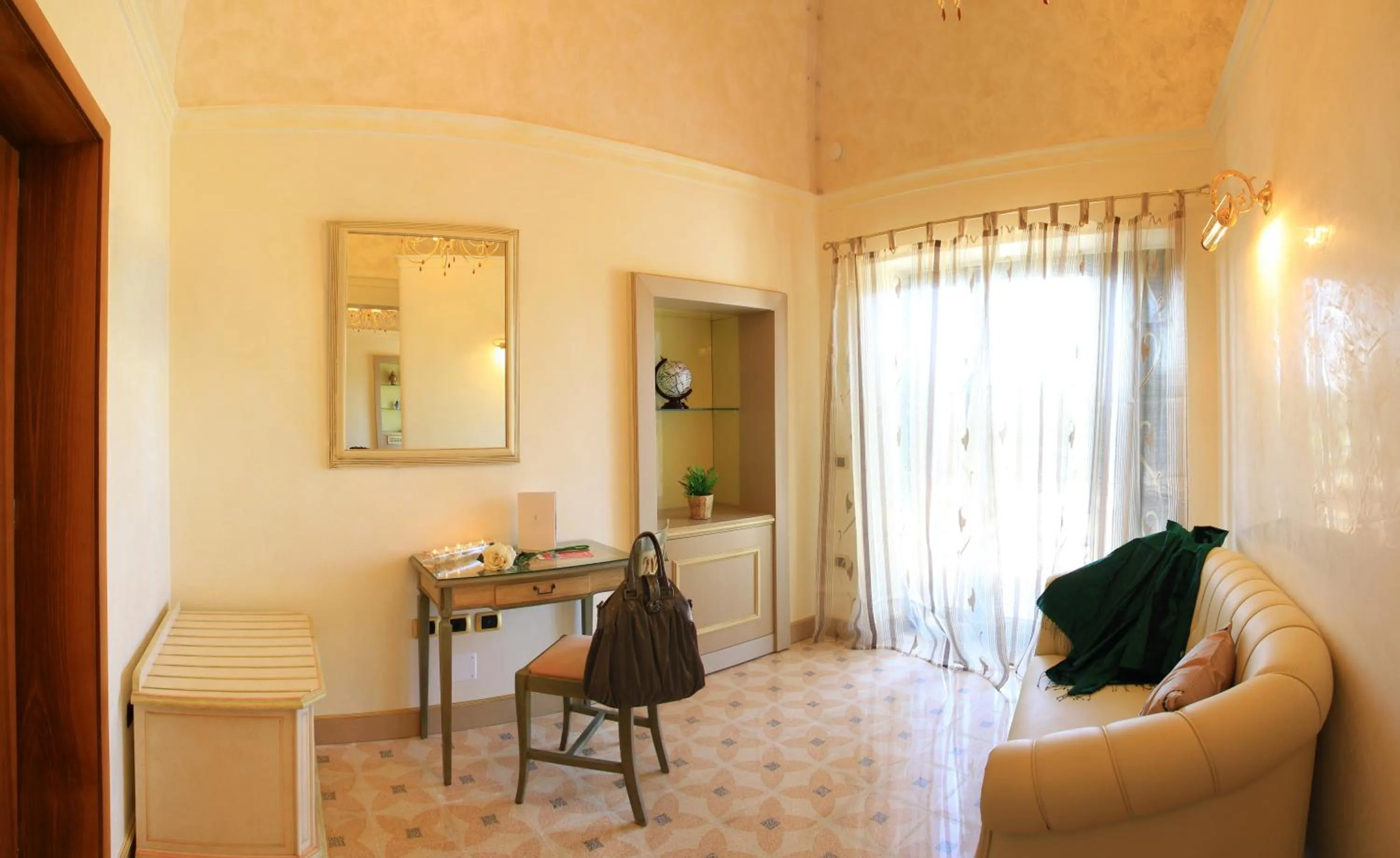 Decorative detail in Villa Rosa Antico Dimora Storica