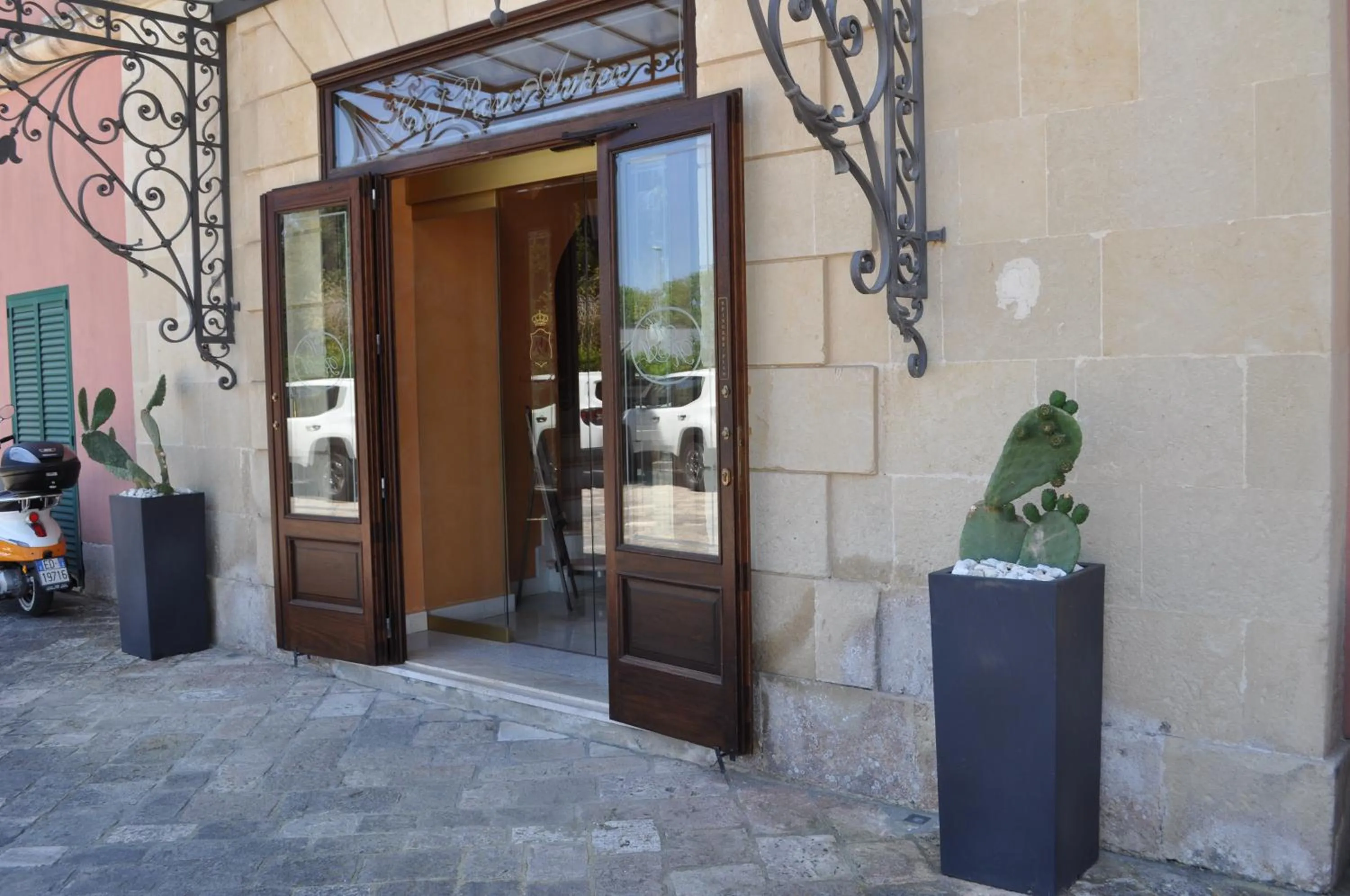 Facade/entrance in Villa Rosa Antico Dimora Storica