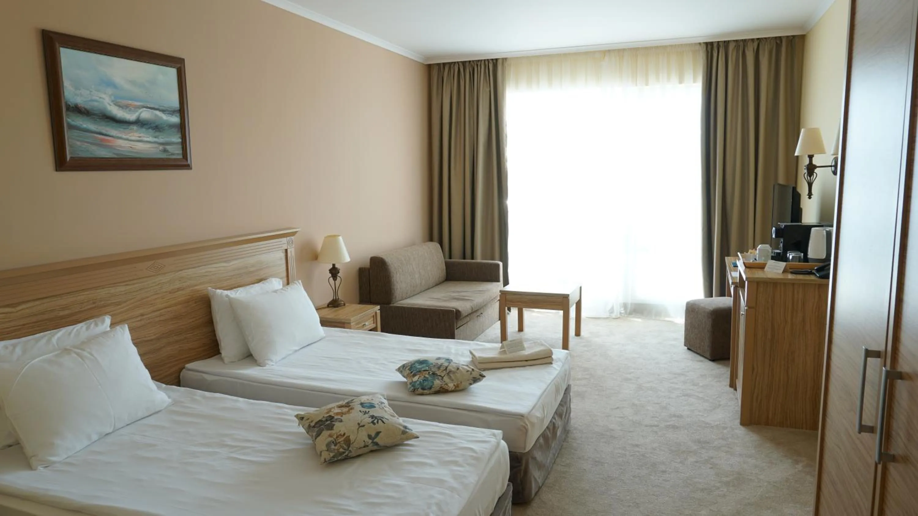 Photo of the whole room, Bed in DIT Evrika Beach Club Hotel - All Inclusive