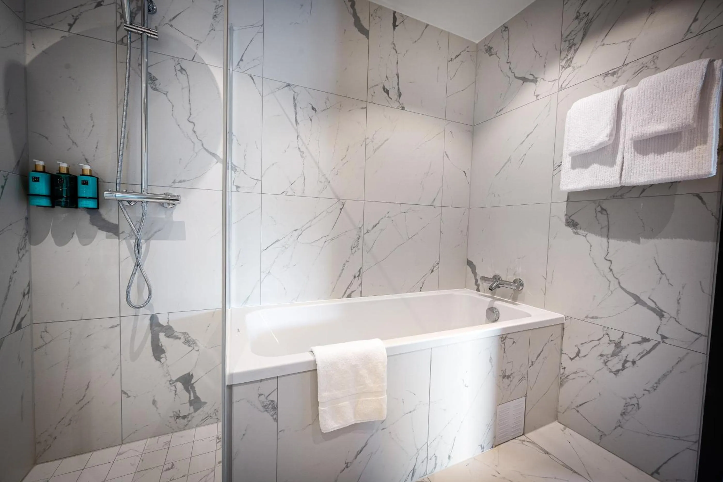 Shower in Karl Johan Hotel