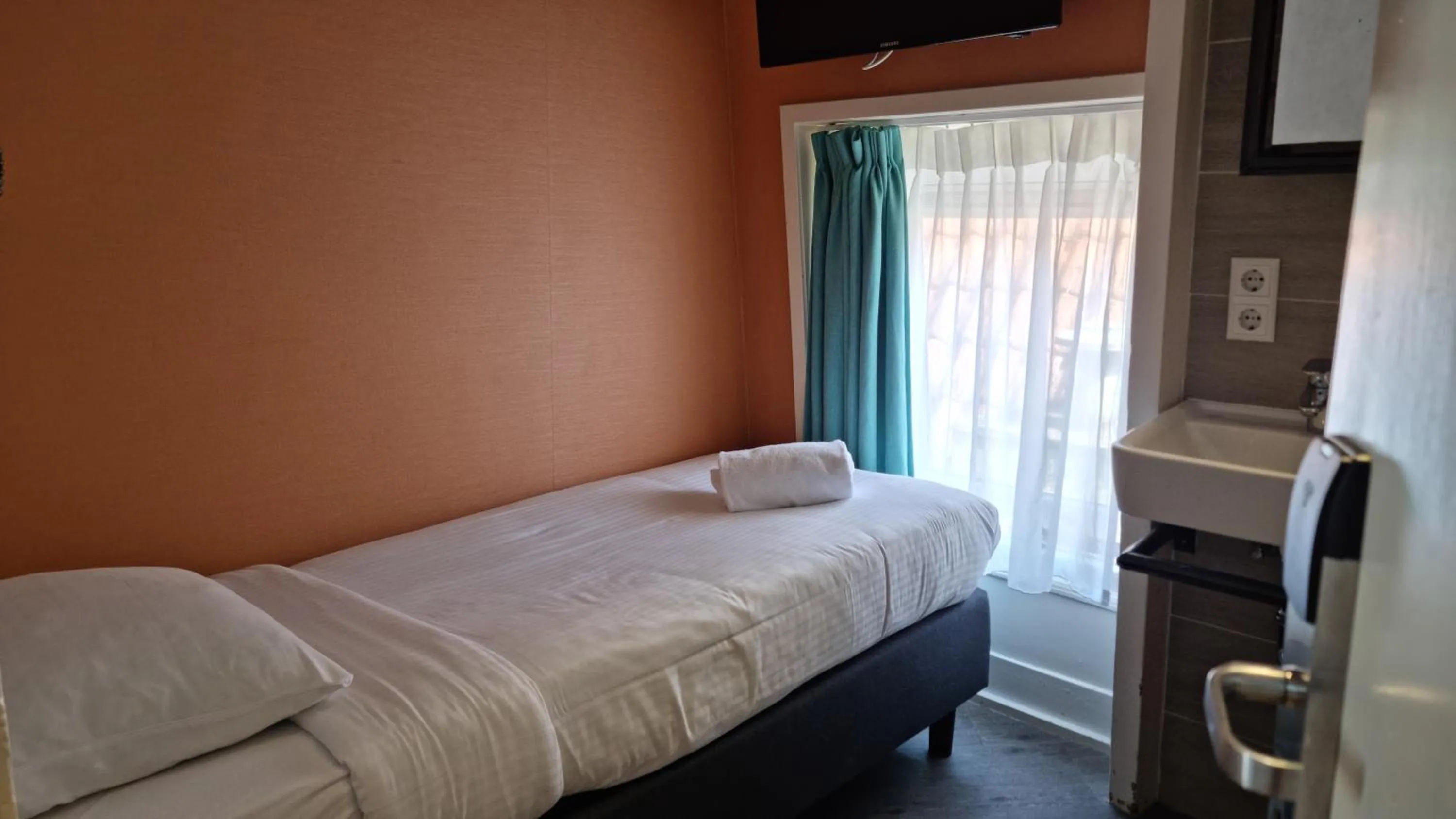 Bed in Tourist Inn One Amsterdam