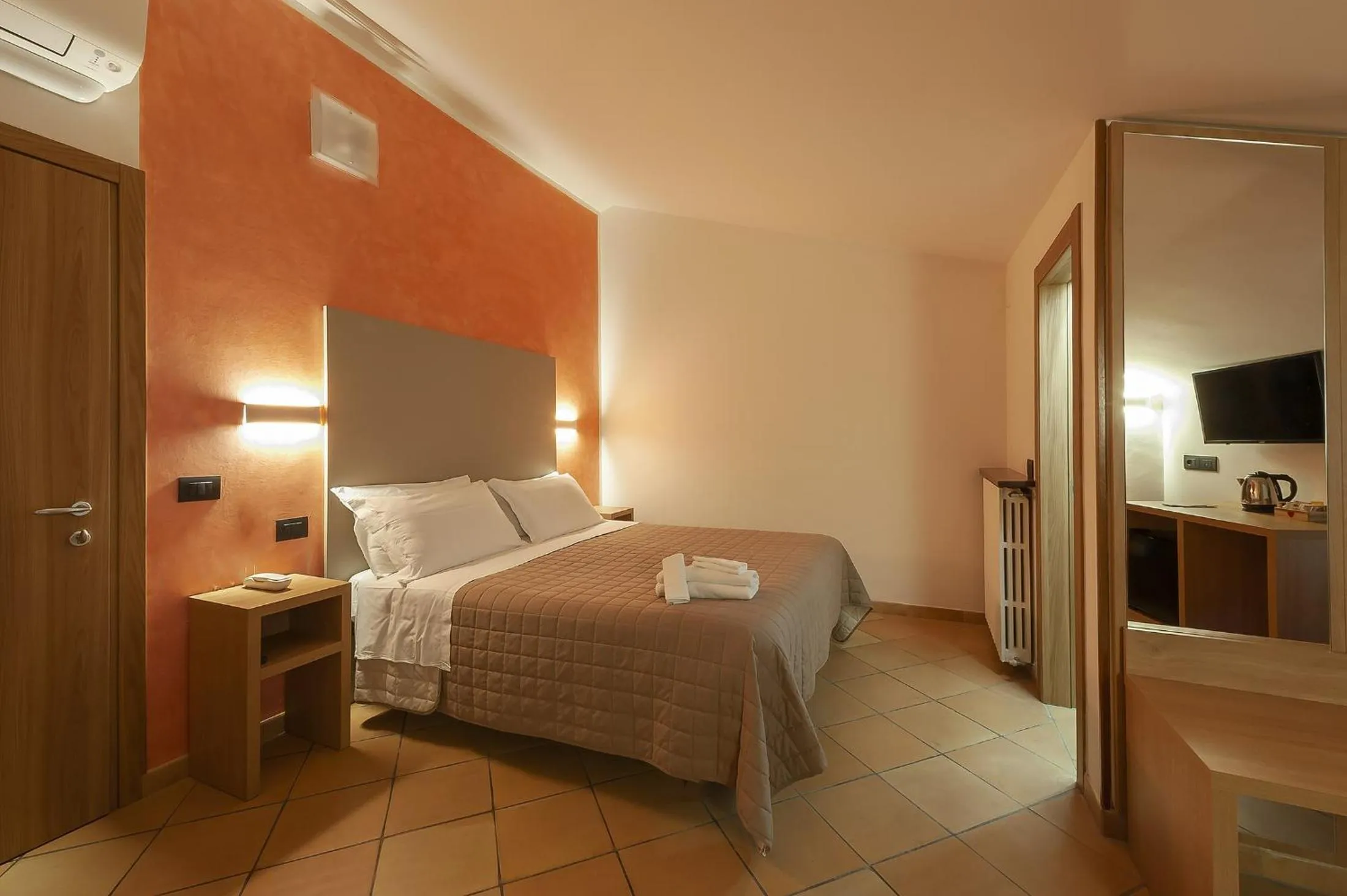 Bedroom, Bed in Hotel Sole