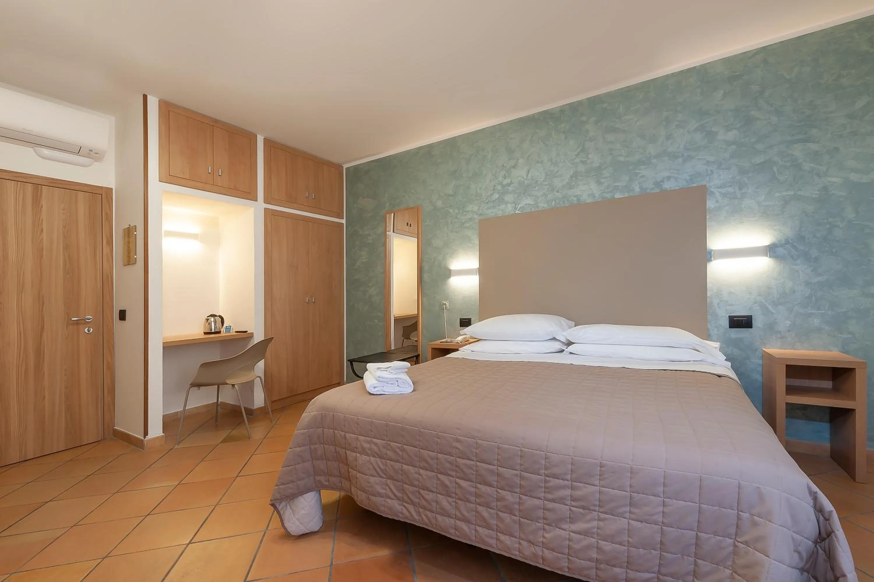 Bedroom, Bed in Hotel Sole