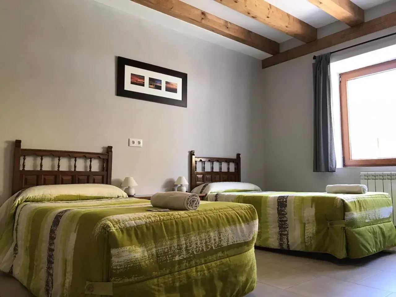 Twin Room with Private Bathroom - single occupancy in Albergue Orion Twin Room with Private Bathroom - single occupancy in Albergue Orion