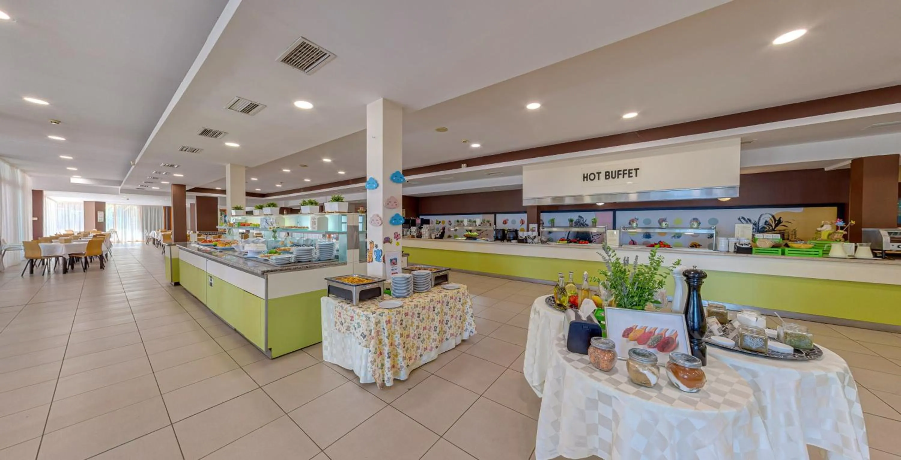 Restaurant/places to eat in Hotel Sunrise Golden Sands