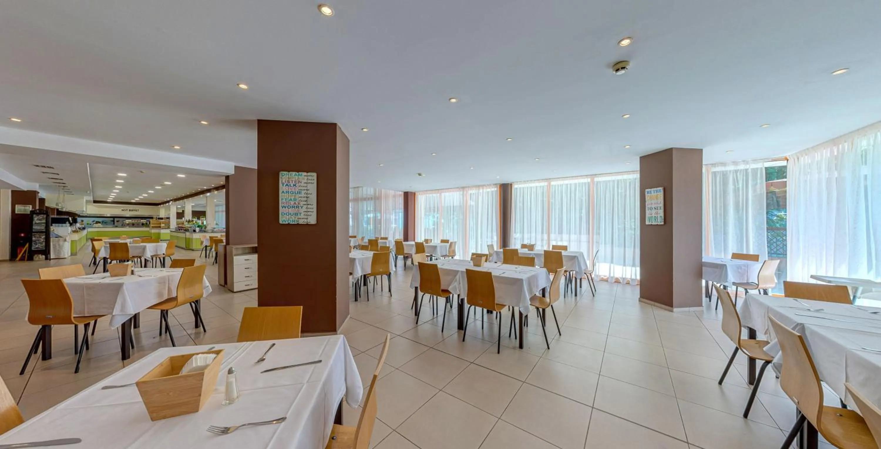 Restaurant/places to eat in Hotel Sunrise Golden Sands