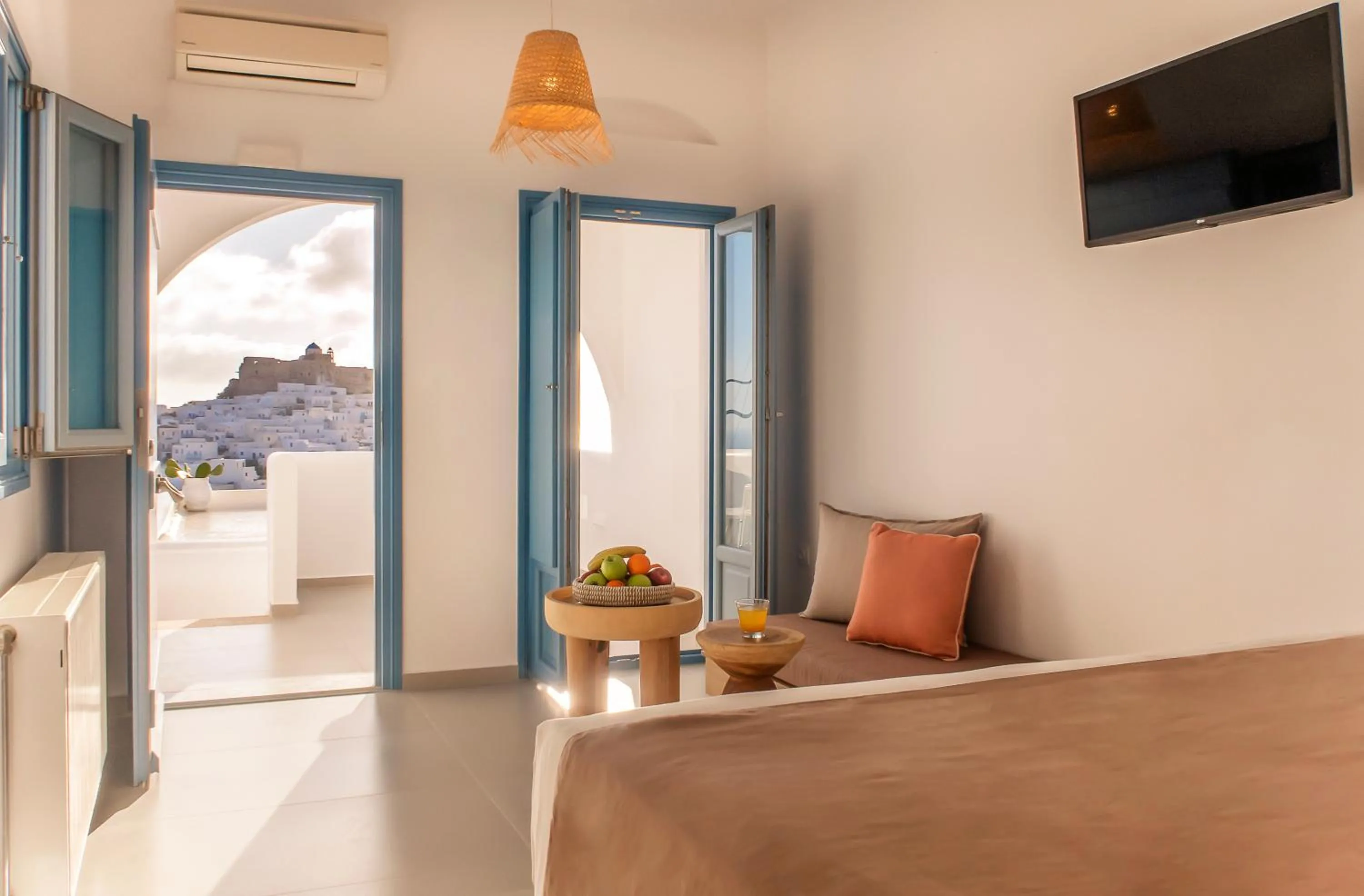 TV and multimedia, Bed in Andromeda Resort