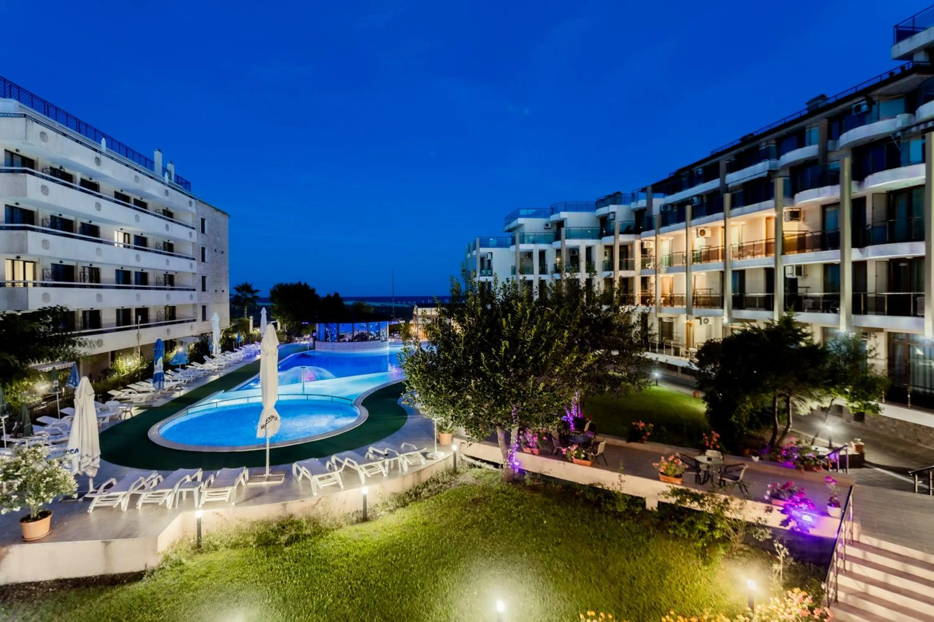 Garden view in Aparthotel Hotel Prestige City II