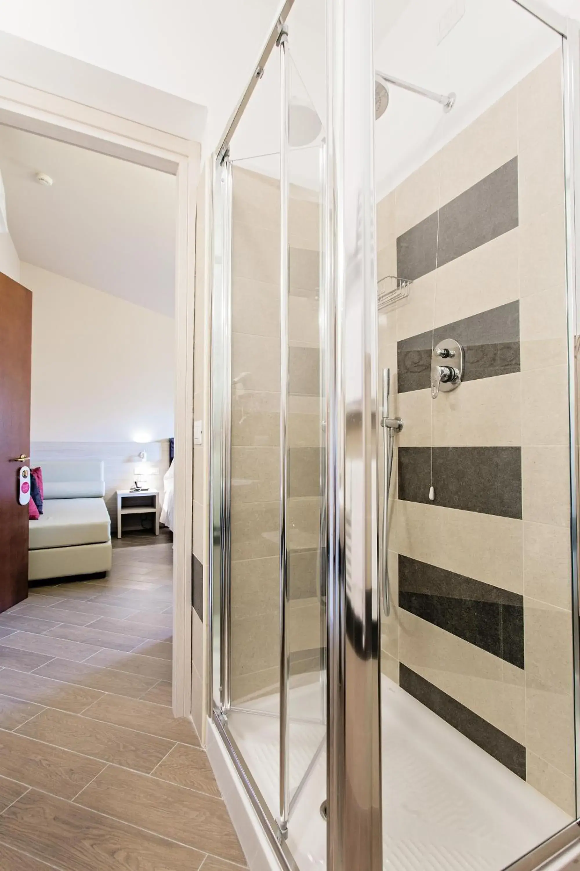 Bathroom, Bed in Hotel Los Angeles Bathroom, Bed in Hotel Los Angeles