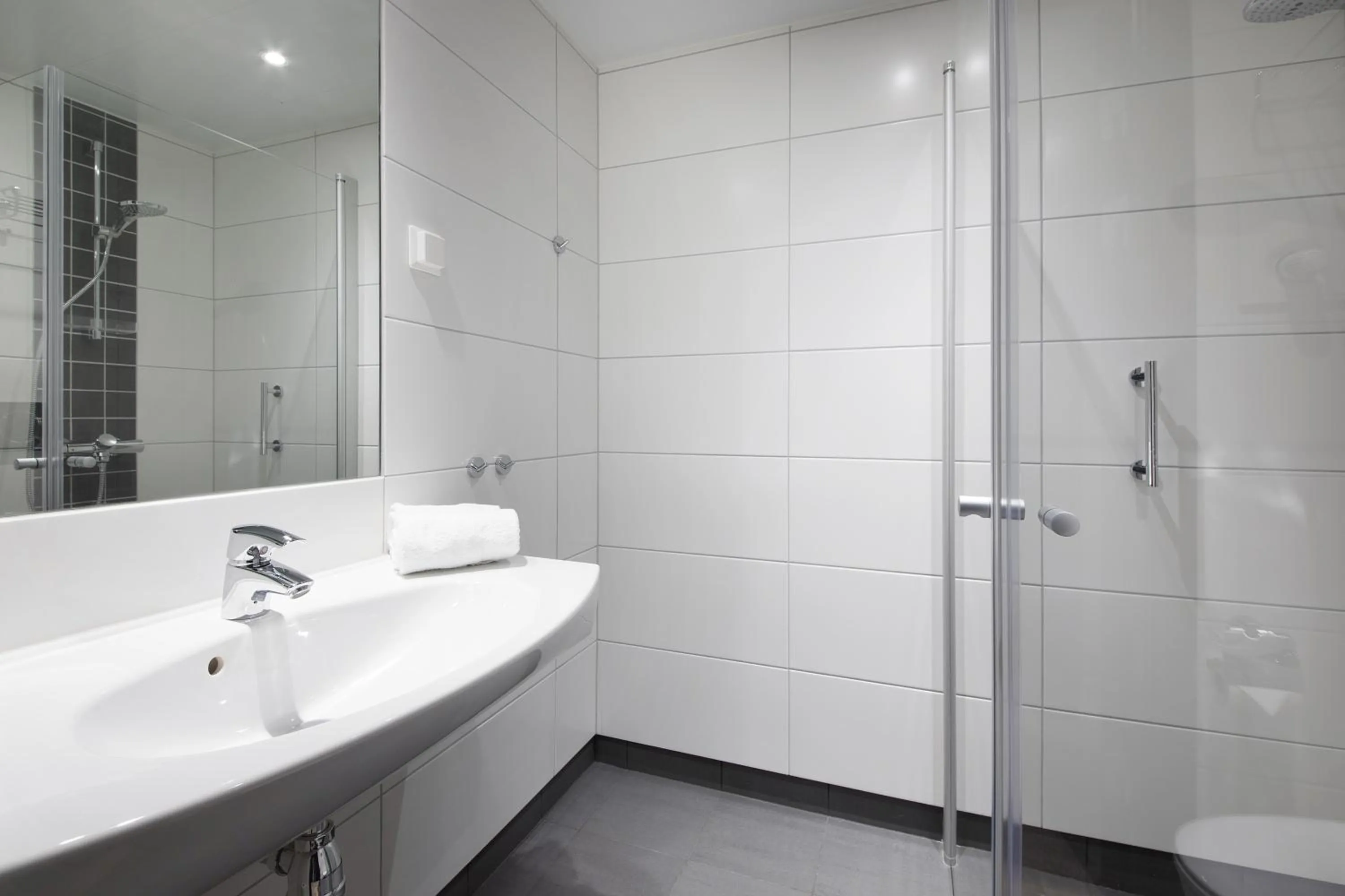Bathroom in Park Inn by Radisson Oslo Airport Hotel West