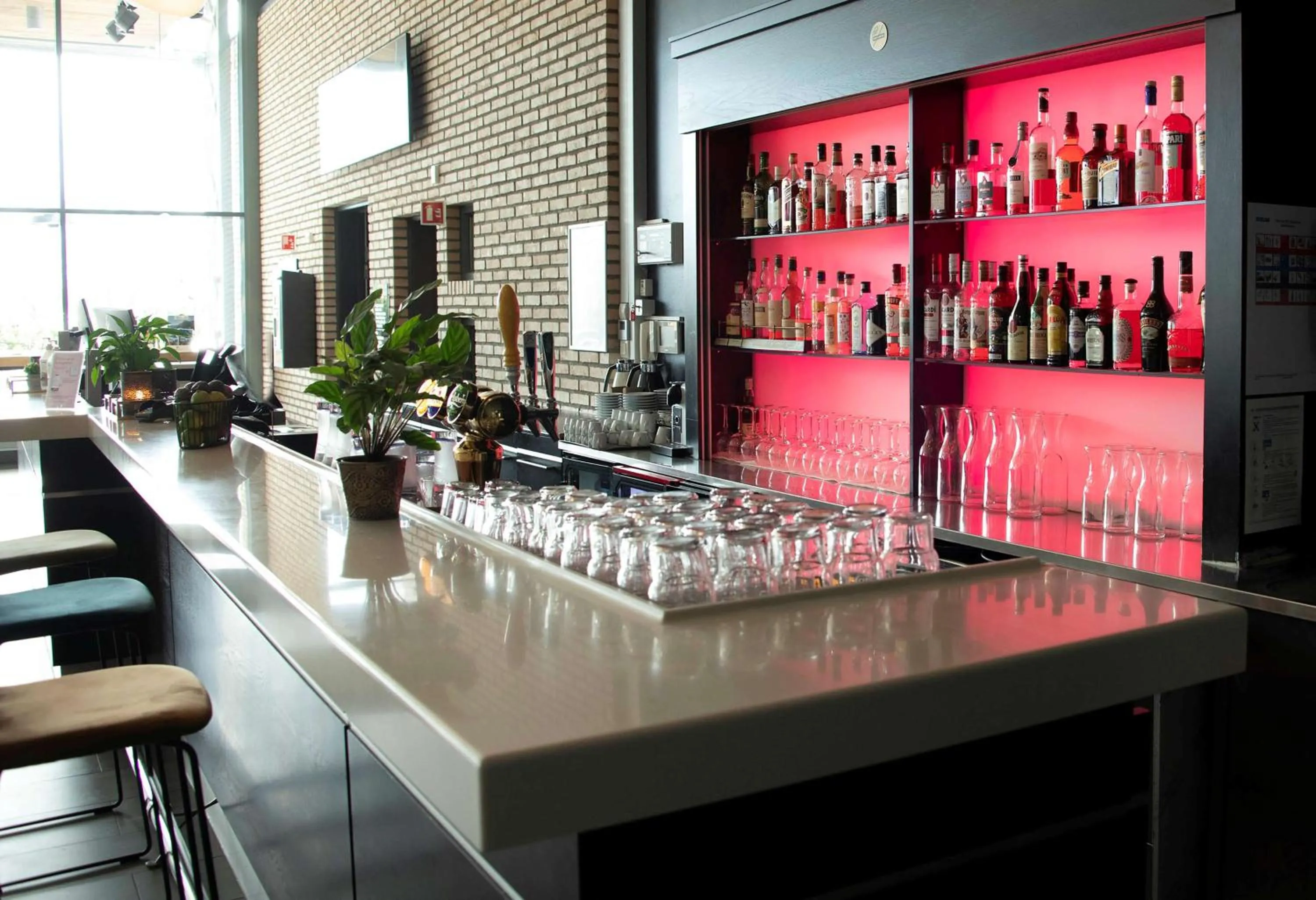 Lounge or bar in Park Inn by Radisson Oslo Airport Hotel West