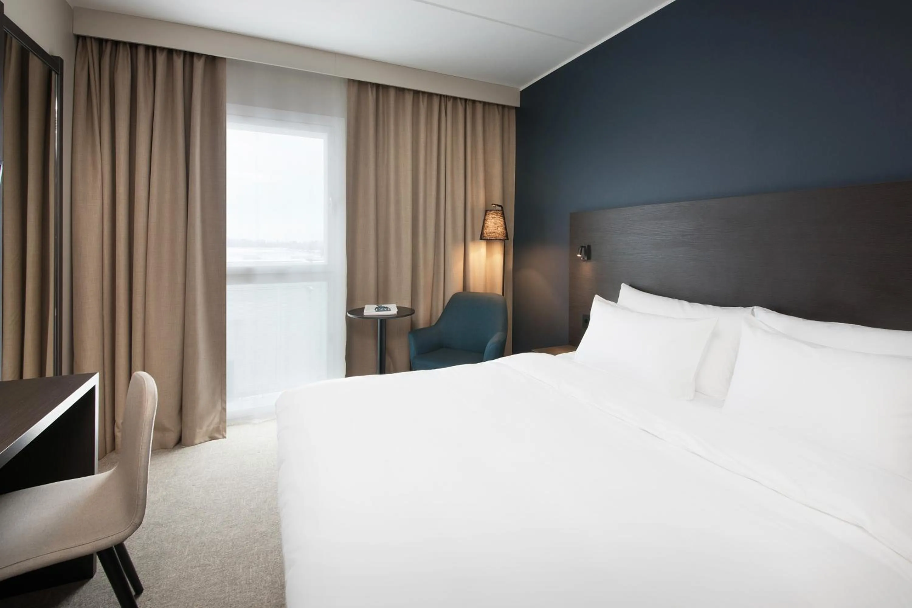 Bedroom, Bed in Park Inn by Radisson Oslo Airport Hotel West