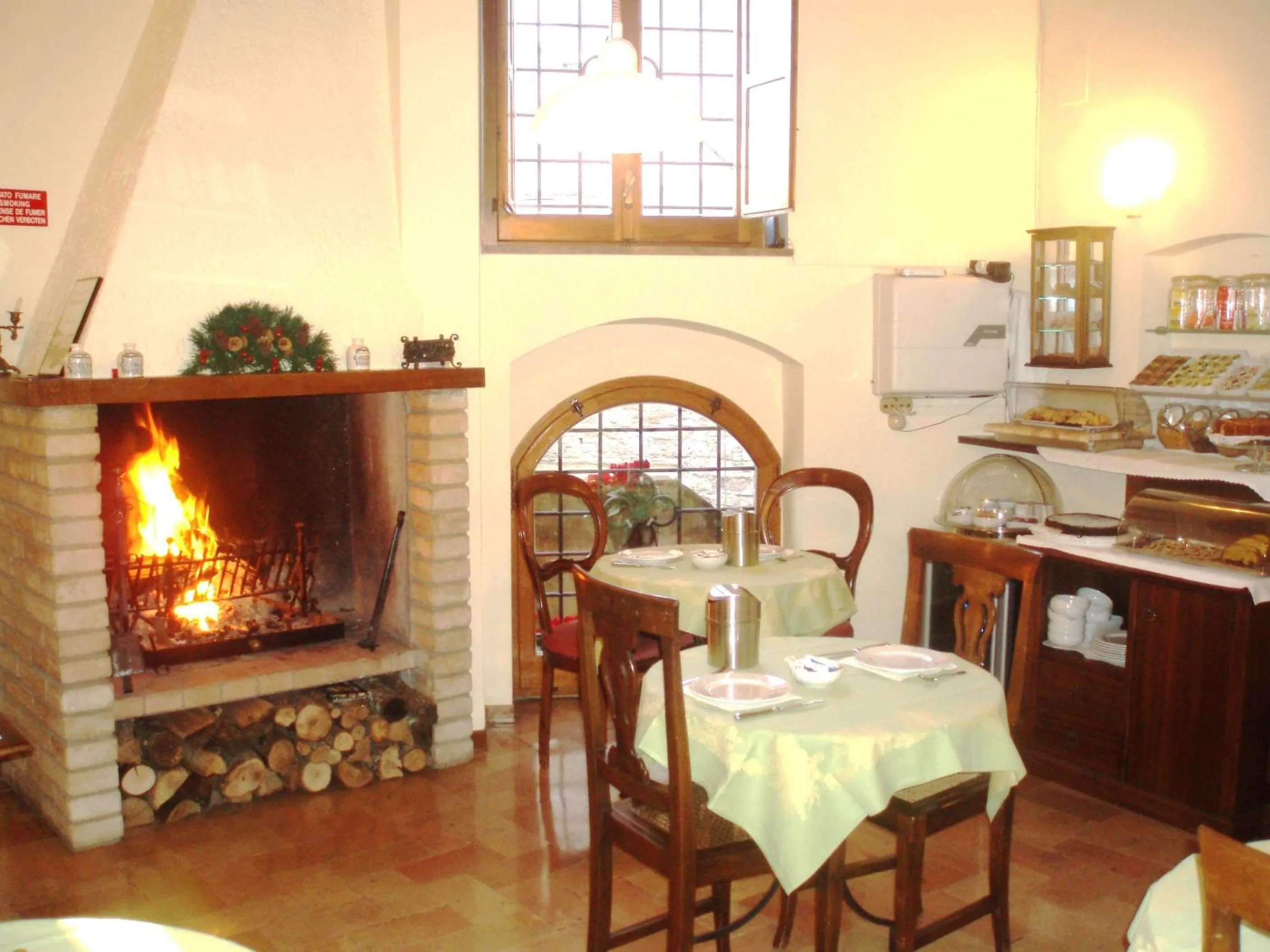 Communal lounge/ TV room in Hotel Pallotta