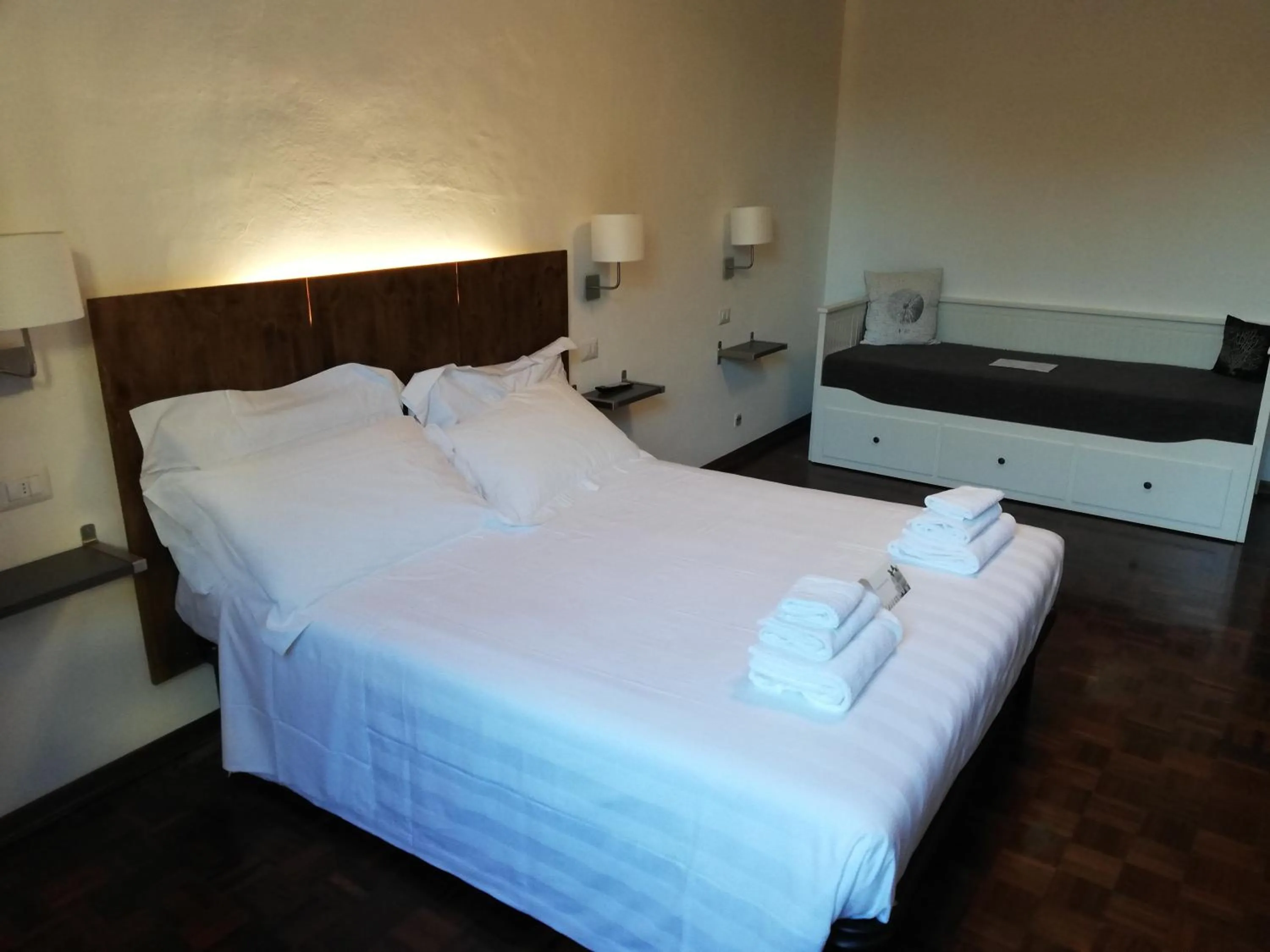 Bedroom, Bed in Hotel La Fortezza