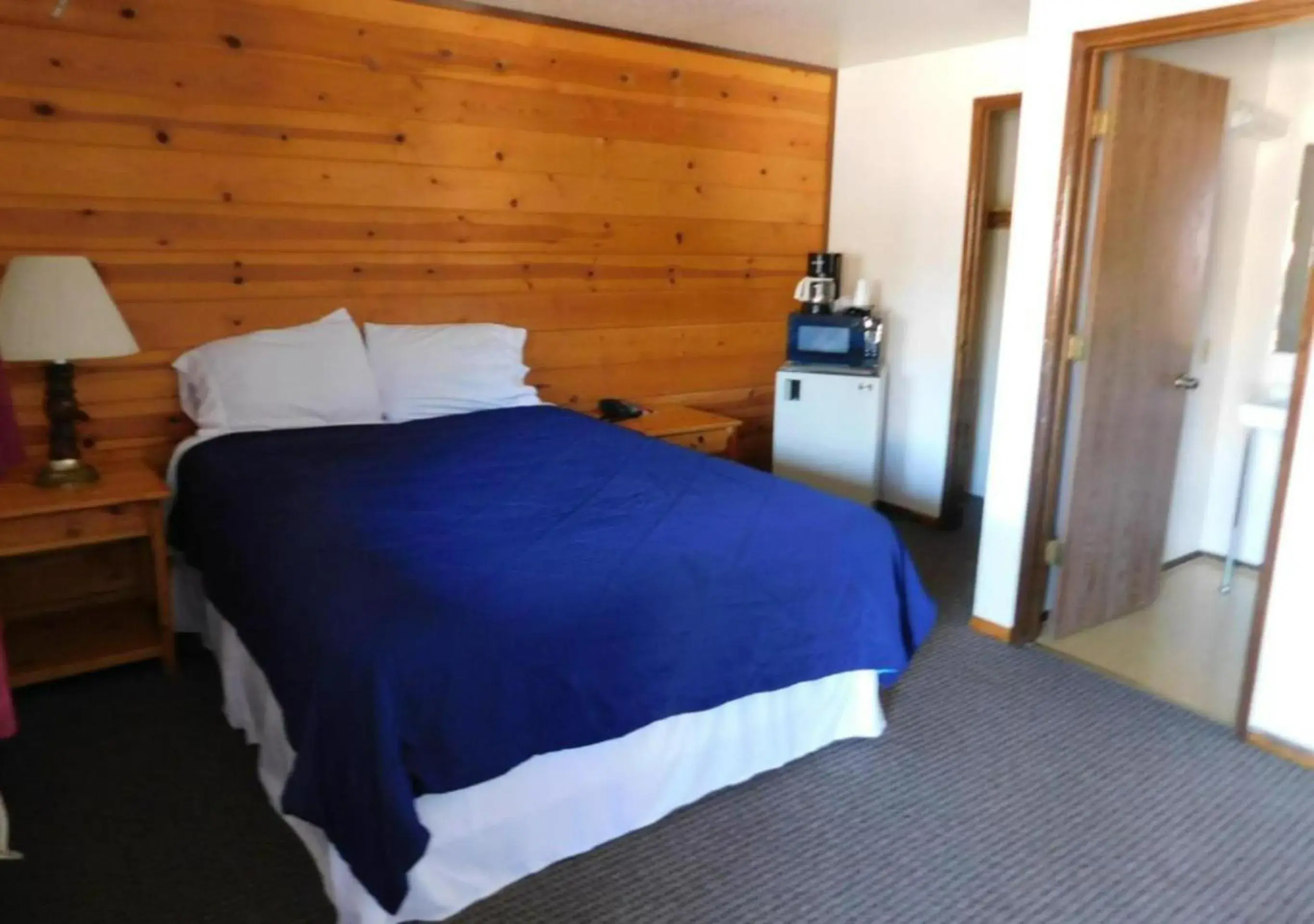 Bedroom, Bed in Packwood Inn Bedroom, Bed in Packwood Inn