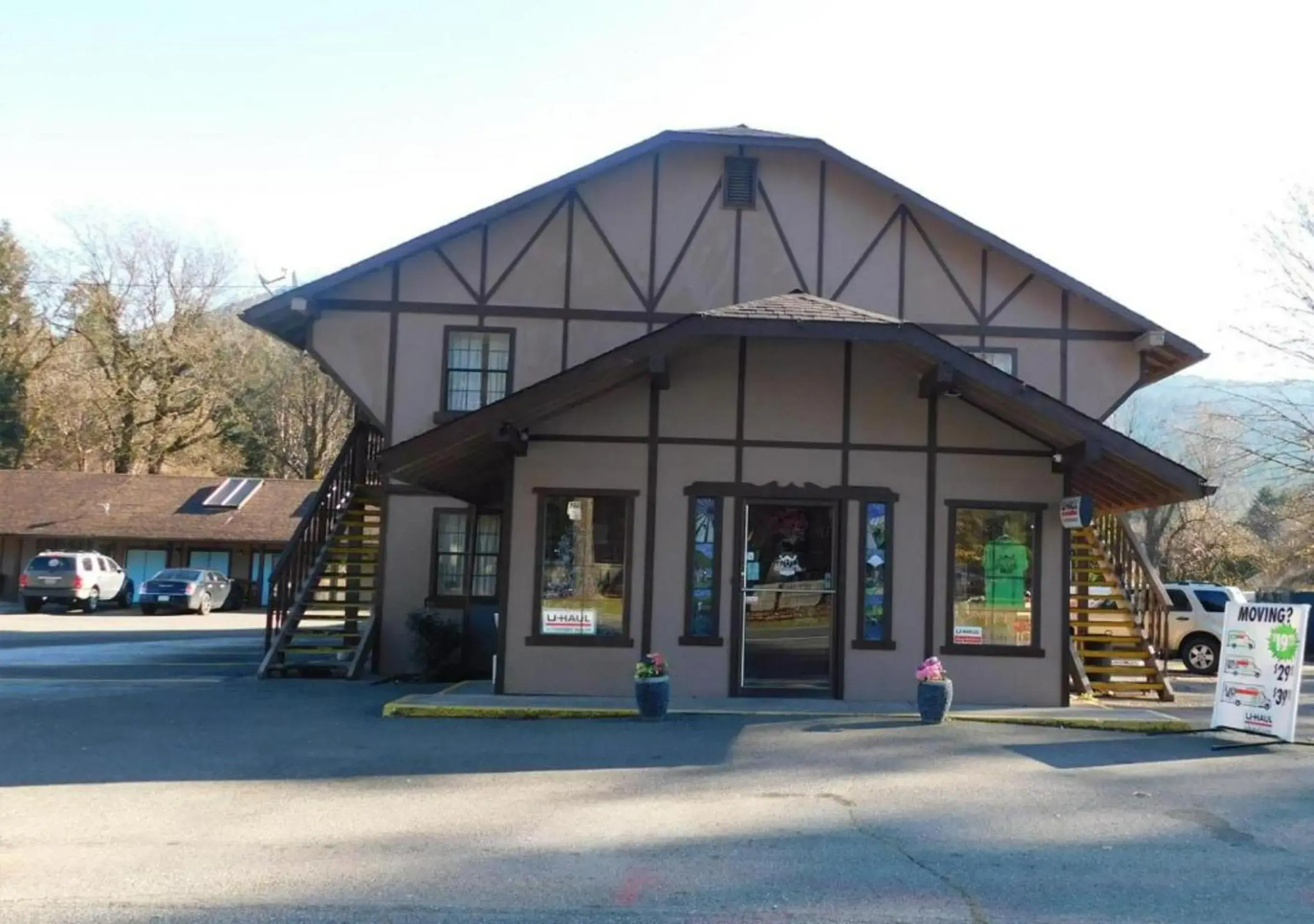Facade/entrance in Packwood Inn Facade/entrance in Packwood Inn