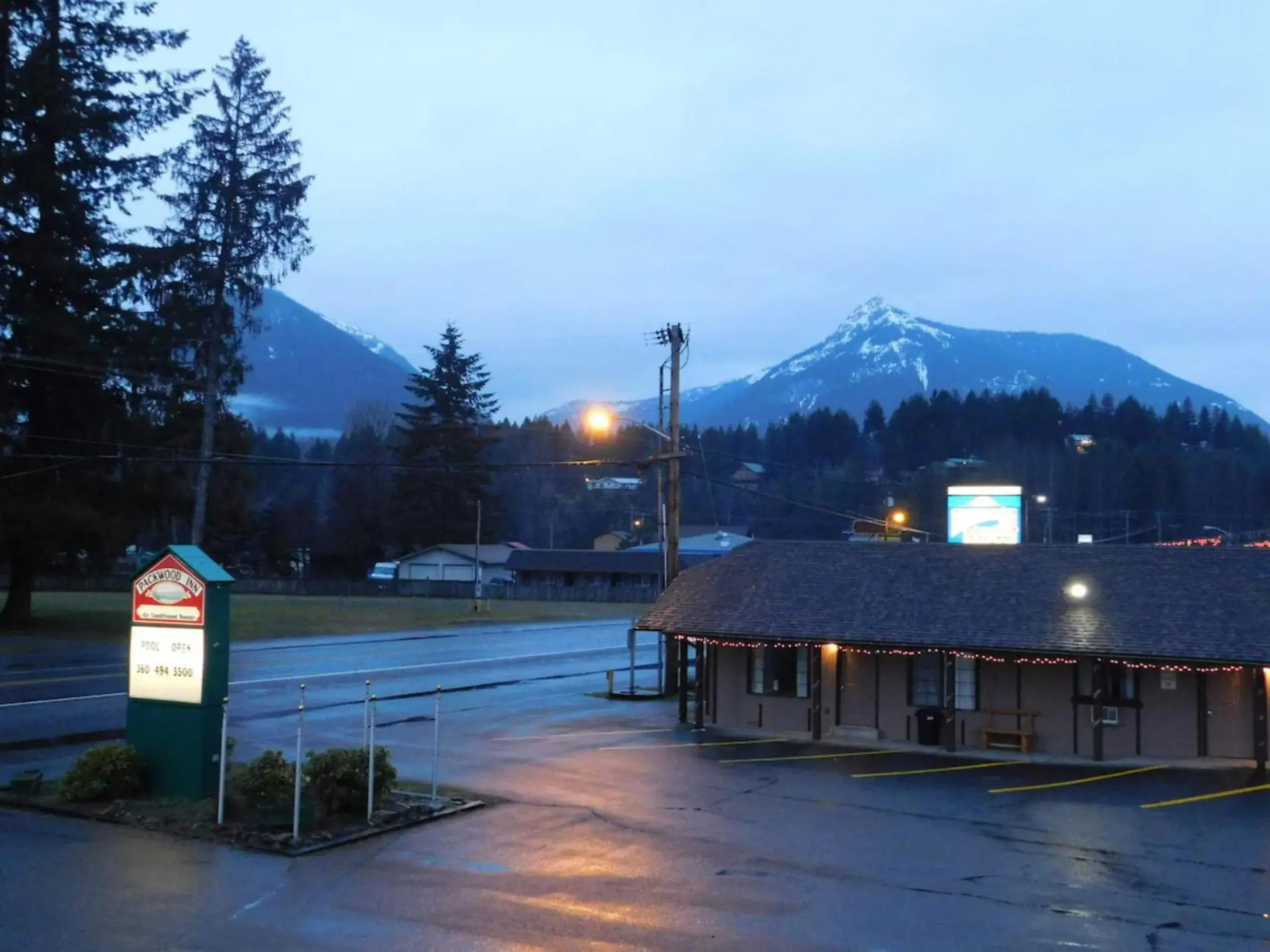 Facade/entrance in Packwood Inn Facade/entrance in Packwood Inn