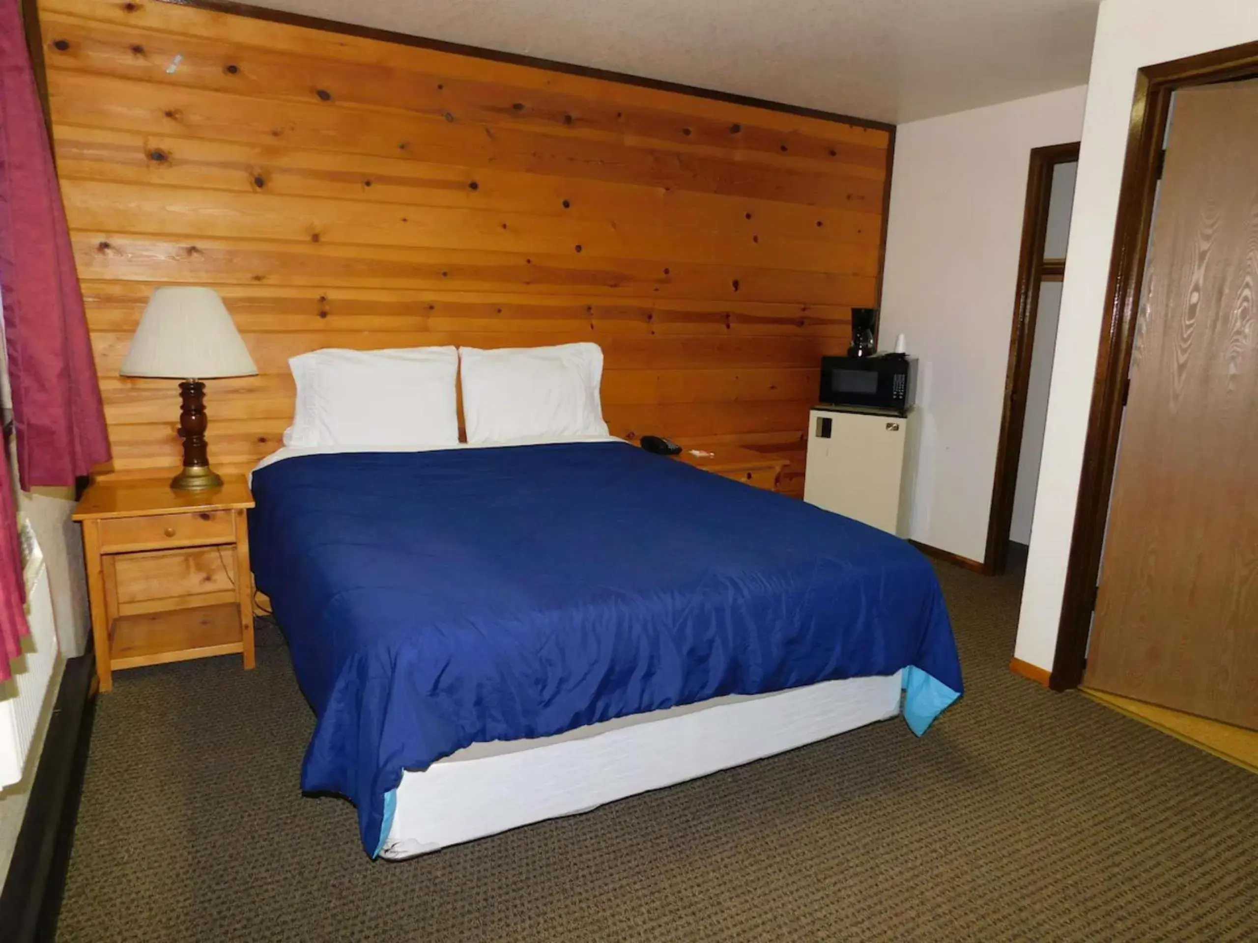 Bedroom, Bed in Packwood Inn Bedroom, Bed in Packwood Inn