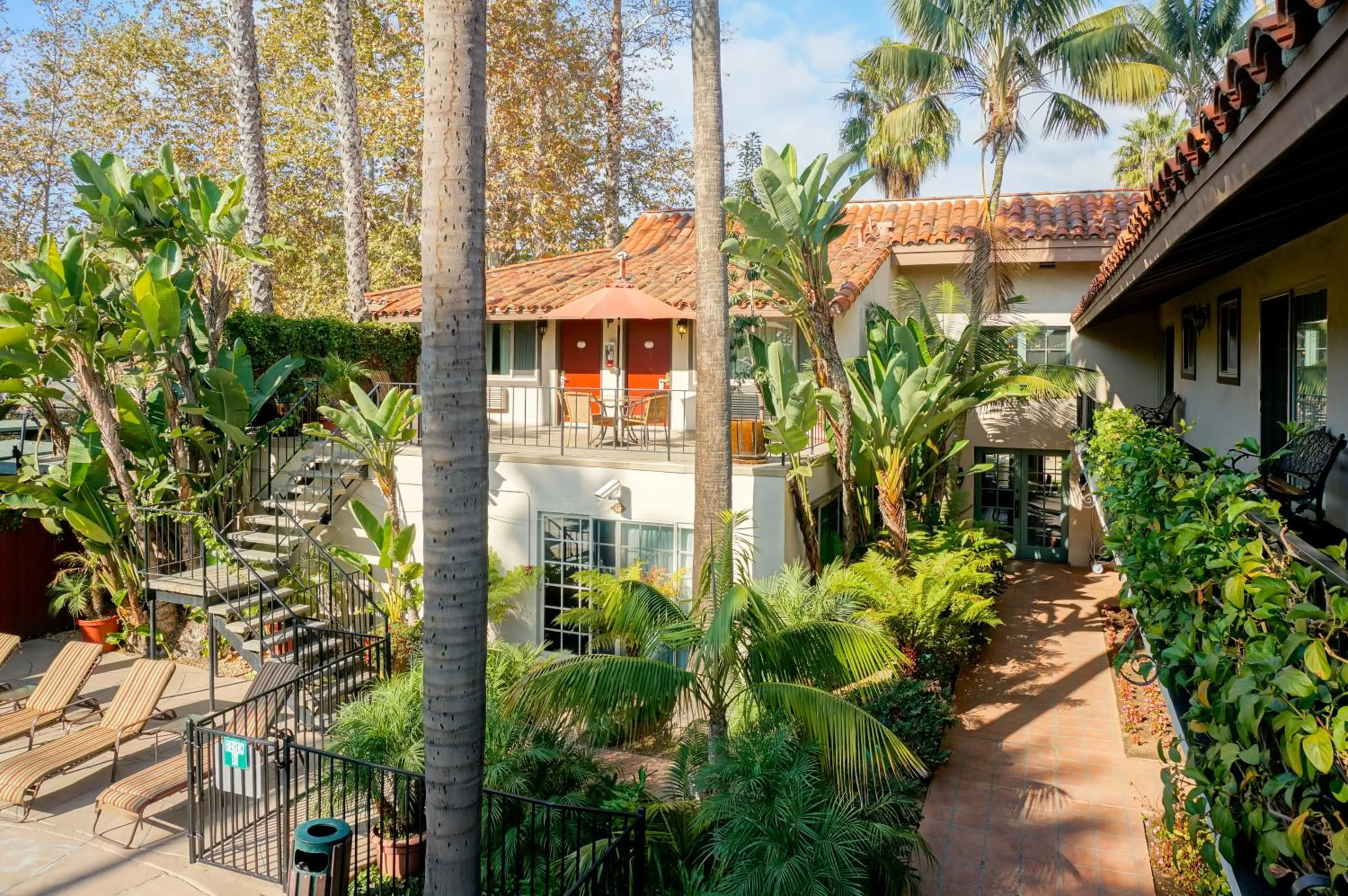 Facade/entrance in Inn by the Harbor