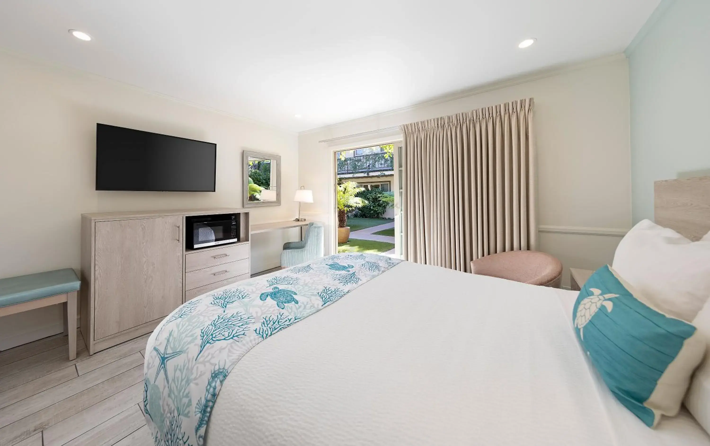 Standard King Room in Inn by the Harbor Standard King Room in Inn by the Harbor