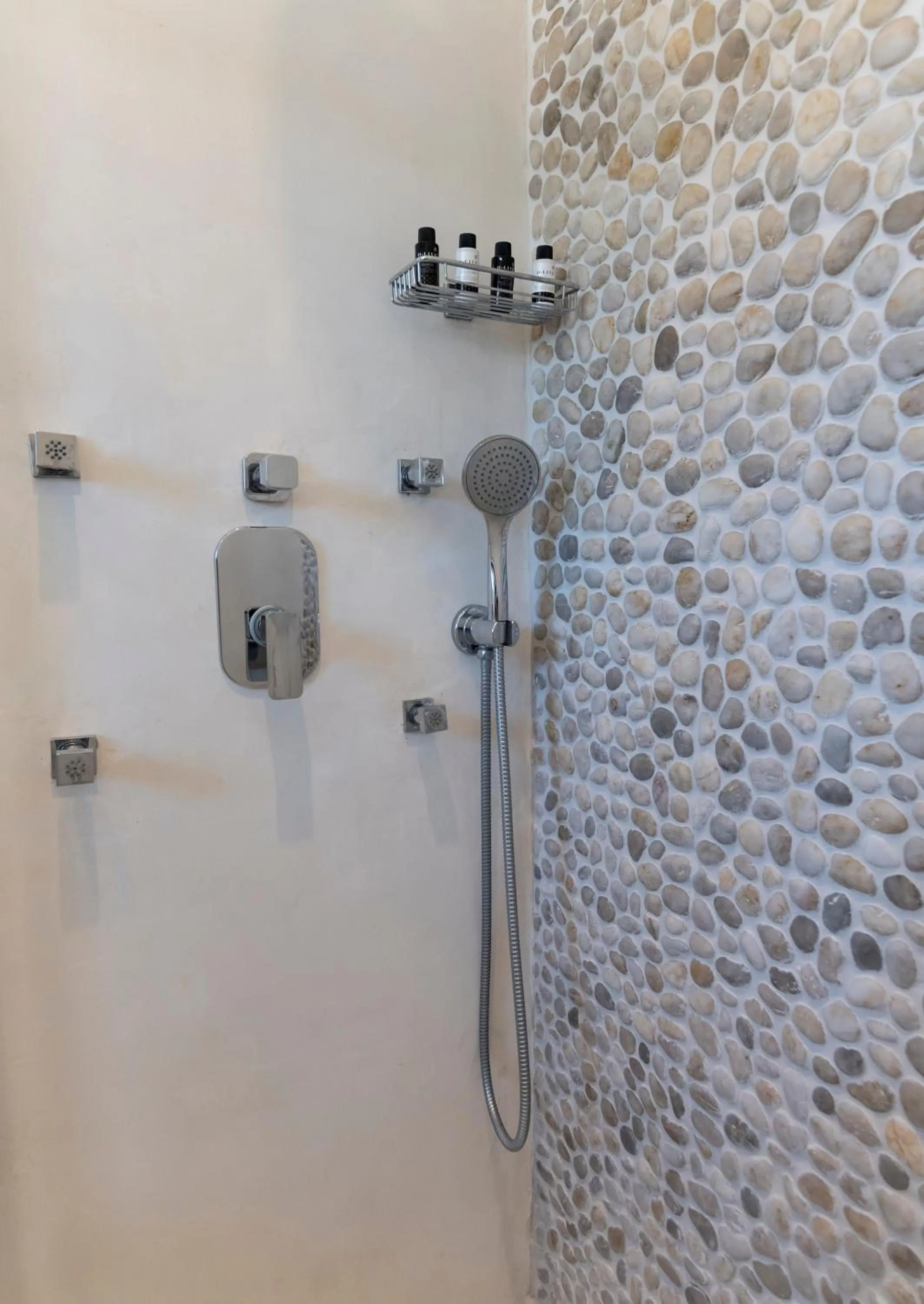 Shower in Mouras studios