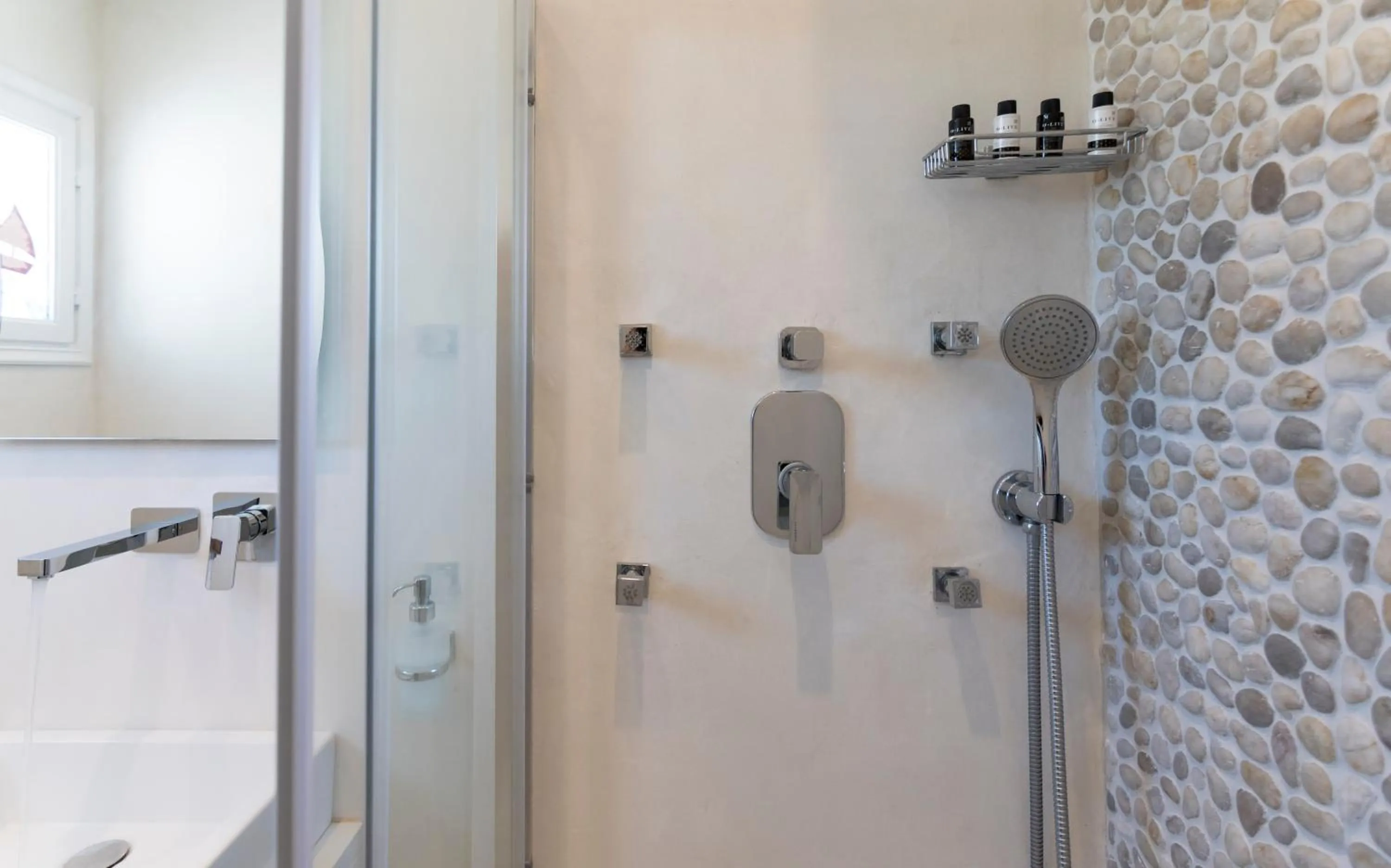 Shower in Mouras studios