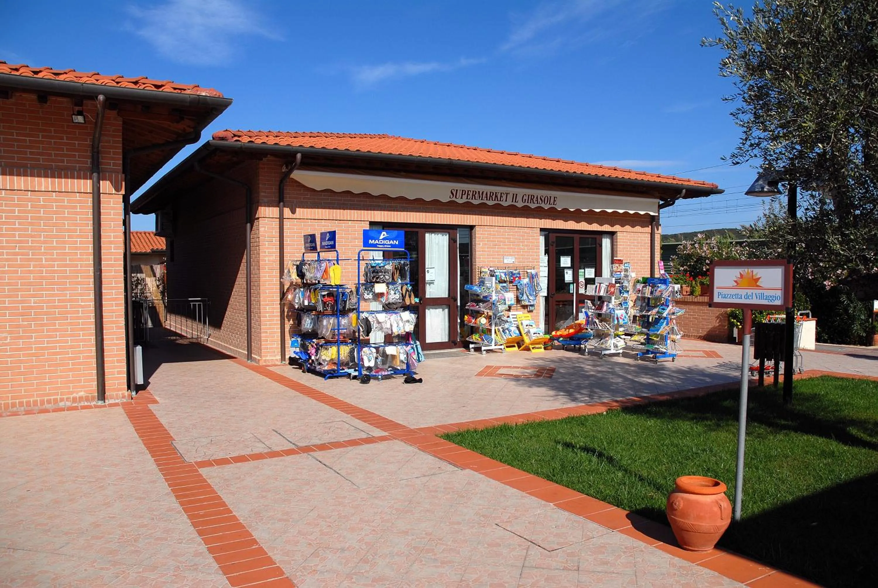 On-site shops in Villaggio Il Girasole