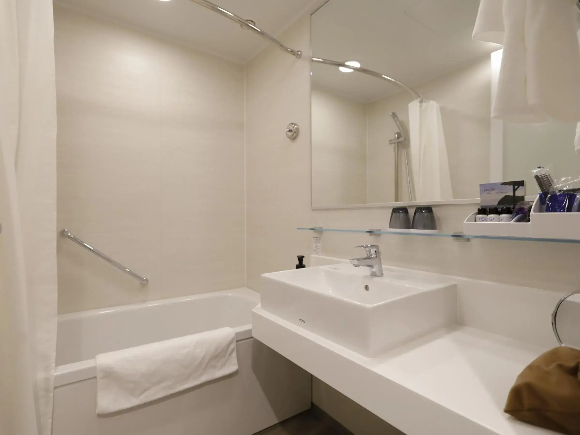 Bathroom in Nihon Seinenkan Hotel Bathroom in Nihon Seinenkan Hotel