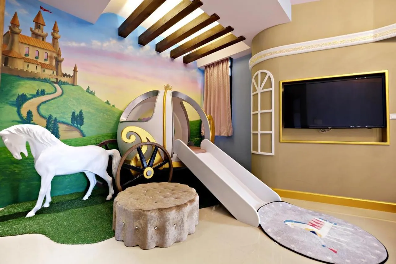 Children play ground in Hi Kids B&B