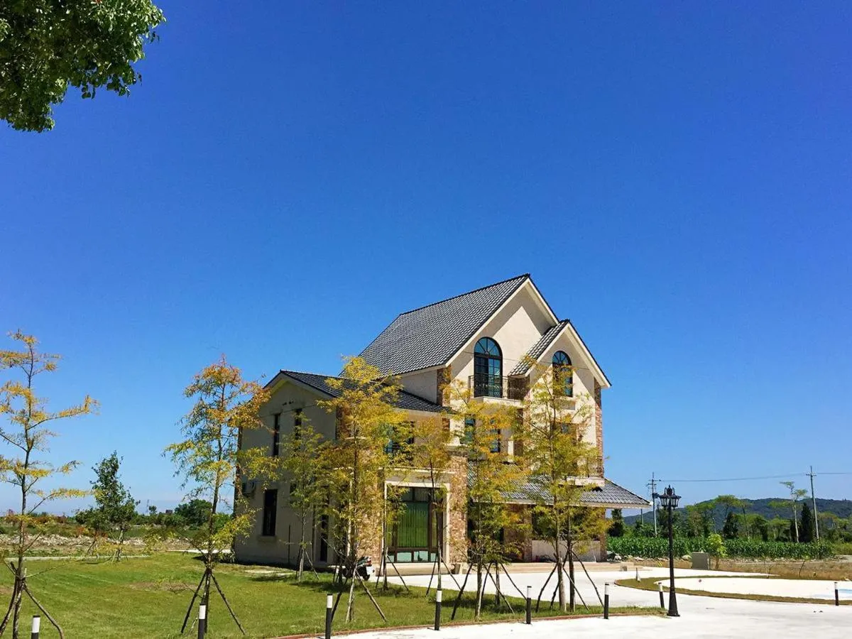 Property building in Hi Kids B&B