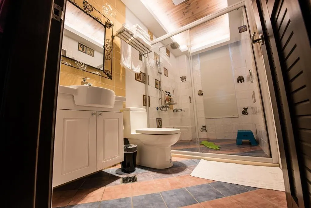 Shower in Hi Kids B&B